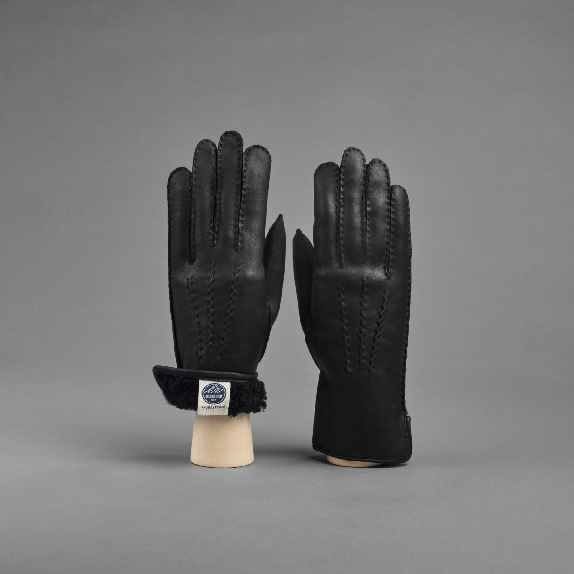 Ladies Gloves from Black Lambskin Nappa with Curly Shearling