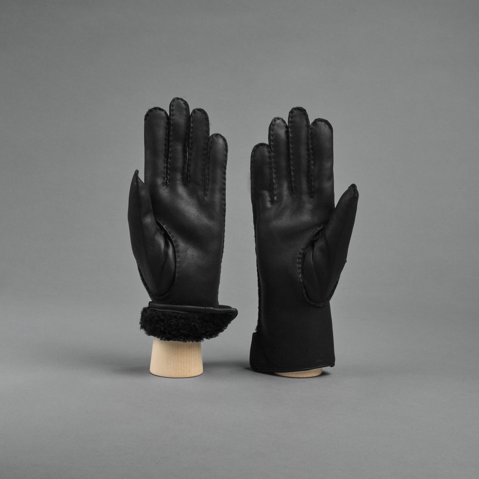 Ladies Gloves from Black Lambskin Nappa with Curly Shearling