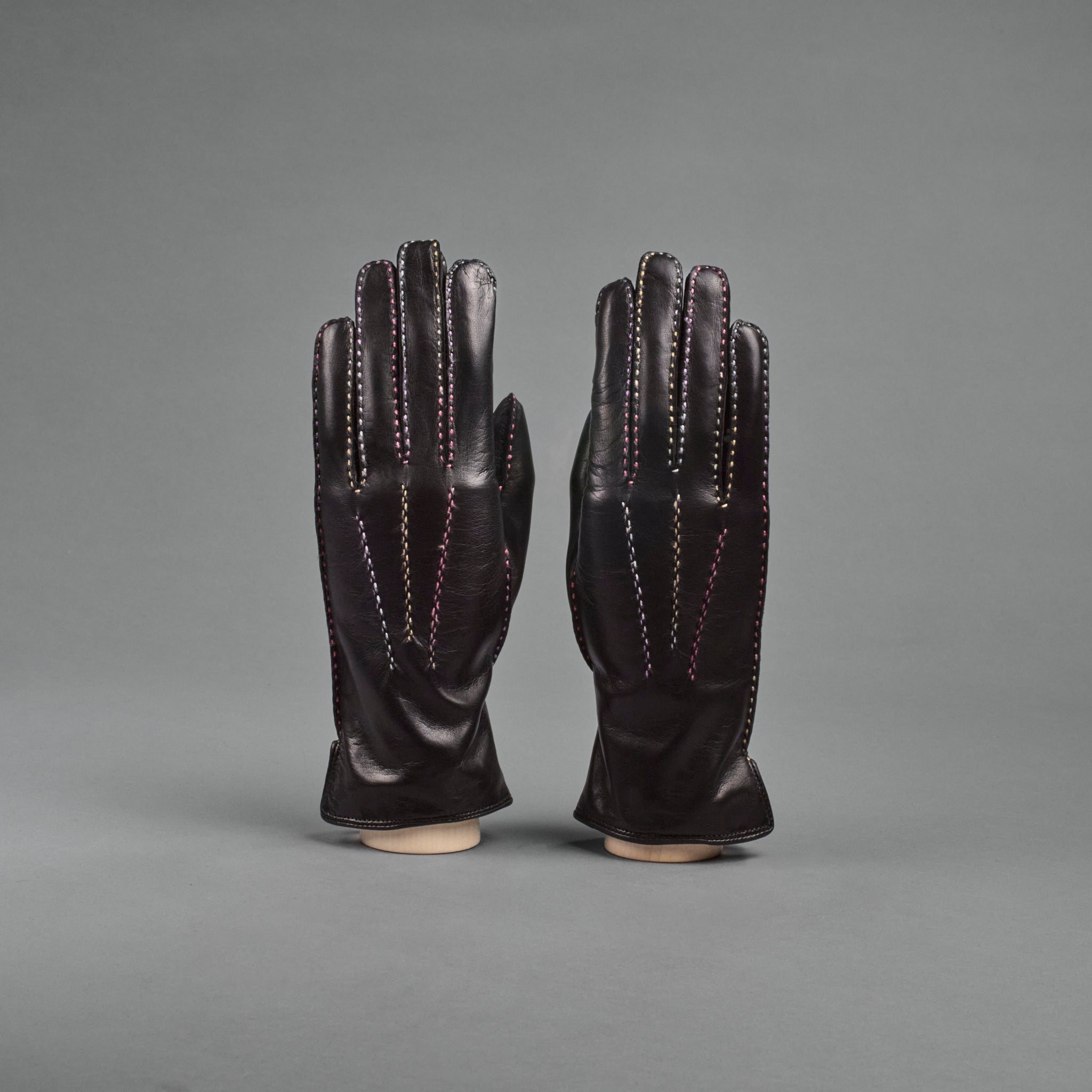 handschuhe mit spikes Damenhandschuhe aus schwarzem Haarschafnappa mit Kaschmirfutter – TR Handschuhe Wien
