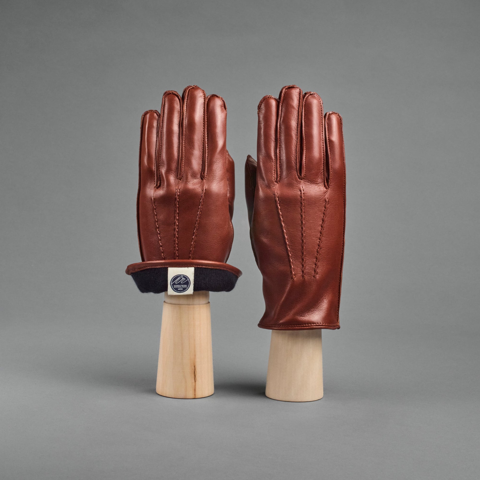 Herrenhandschuhe aus Cognacbraunem Haarschafnappa mit Kaschmirfutter und Knopfverschluss