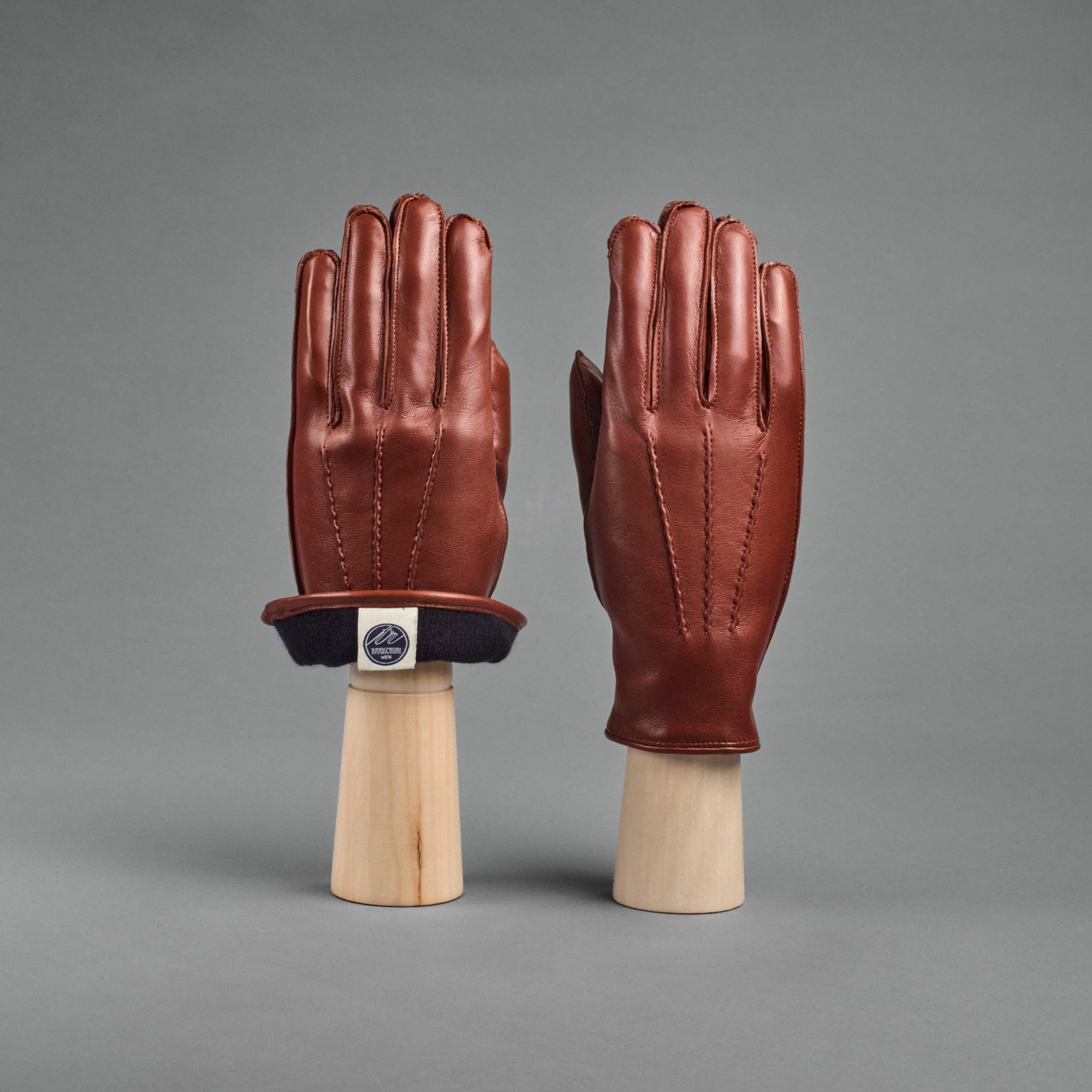 Herrenhandschuhe aus Cognacbraunem Haarschafnappa mit Kaschmirfutter und Knopfverschluss