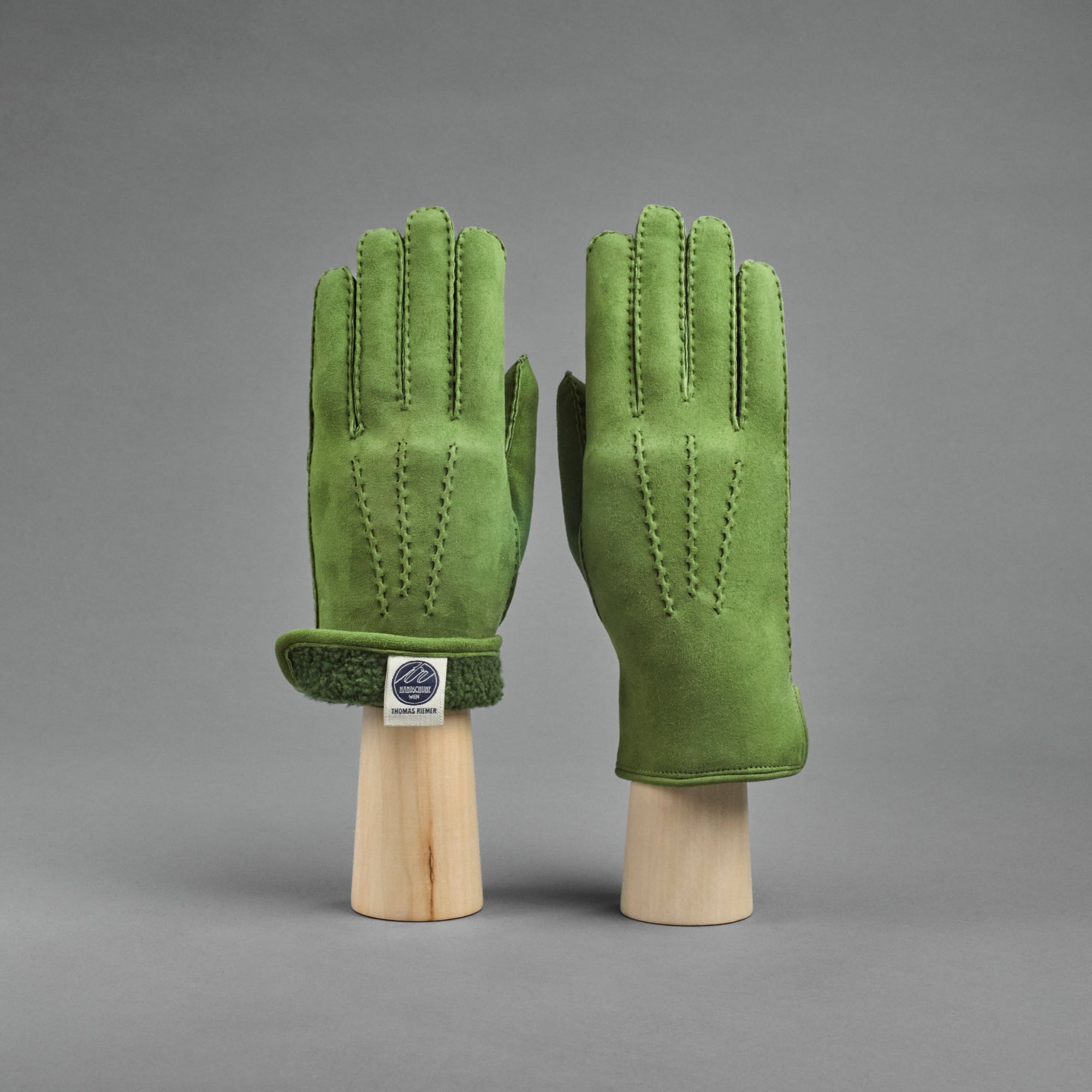 Damenhandschuhe aus grasgrünem gelocktem Lammfell