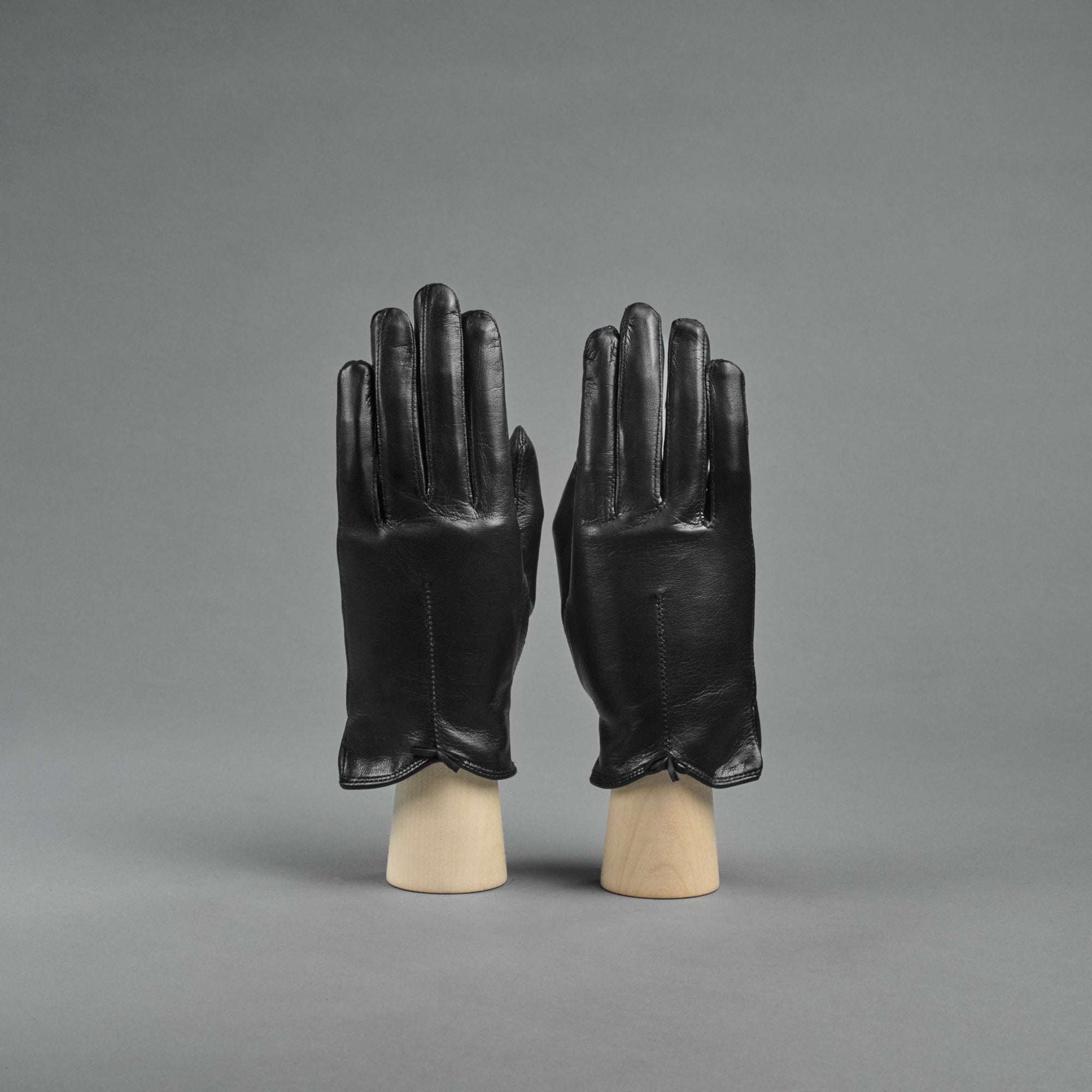Ladies Gloves from Black Hair Sheep Nappa lined with Silk