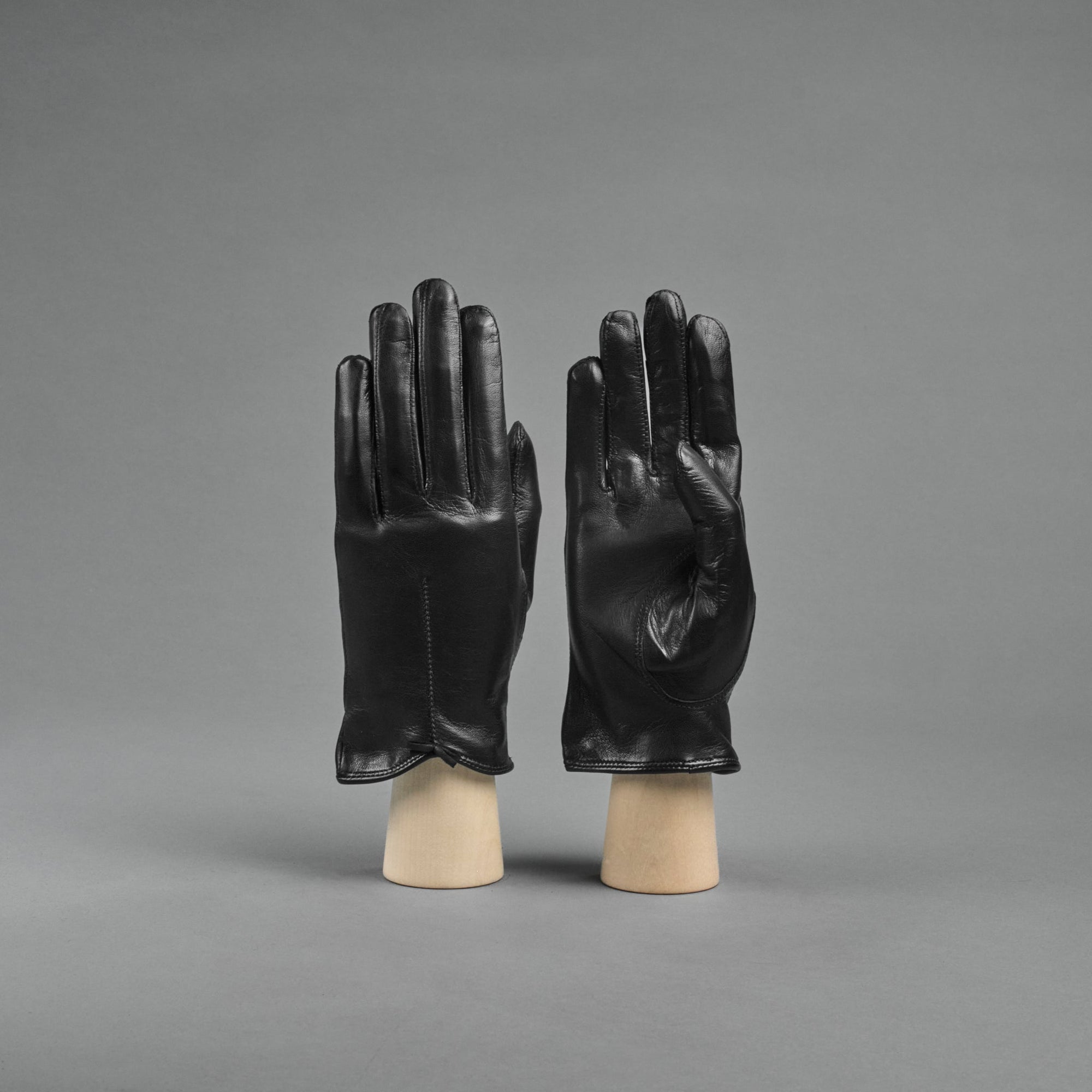 Ladies Gloves from Black Hair Sheep Nappa lined with Silk