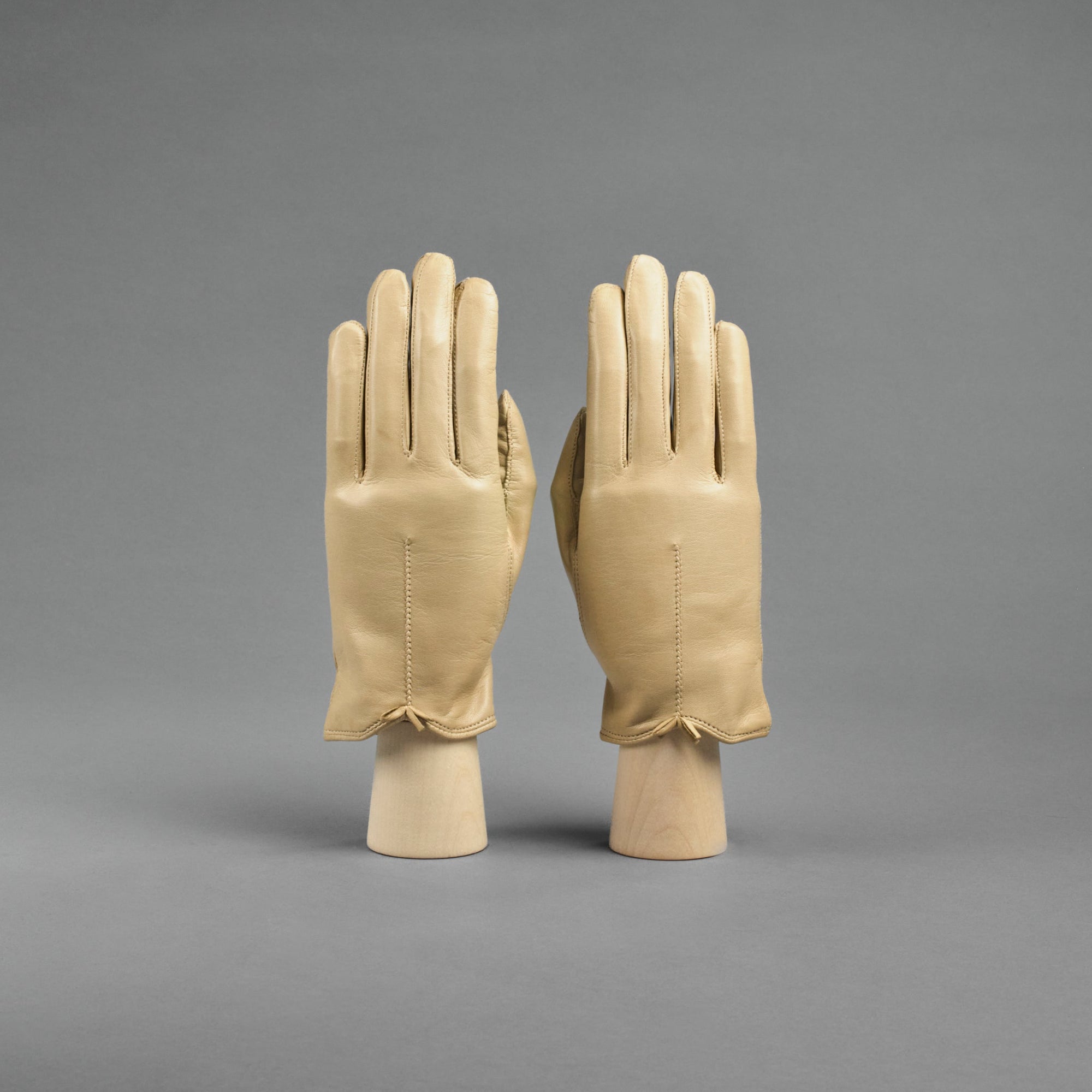 Ladies Gloves from Beige Hair Sheep Nappa lined with Silk