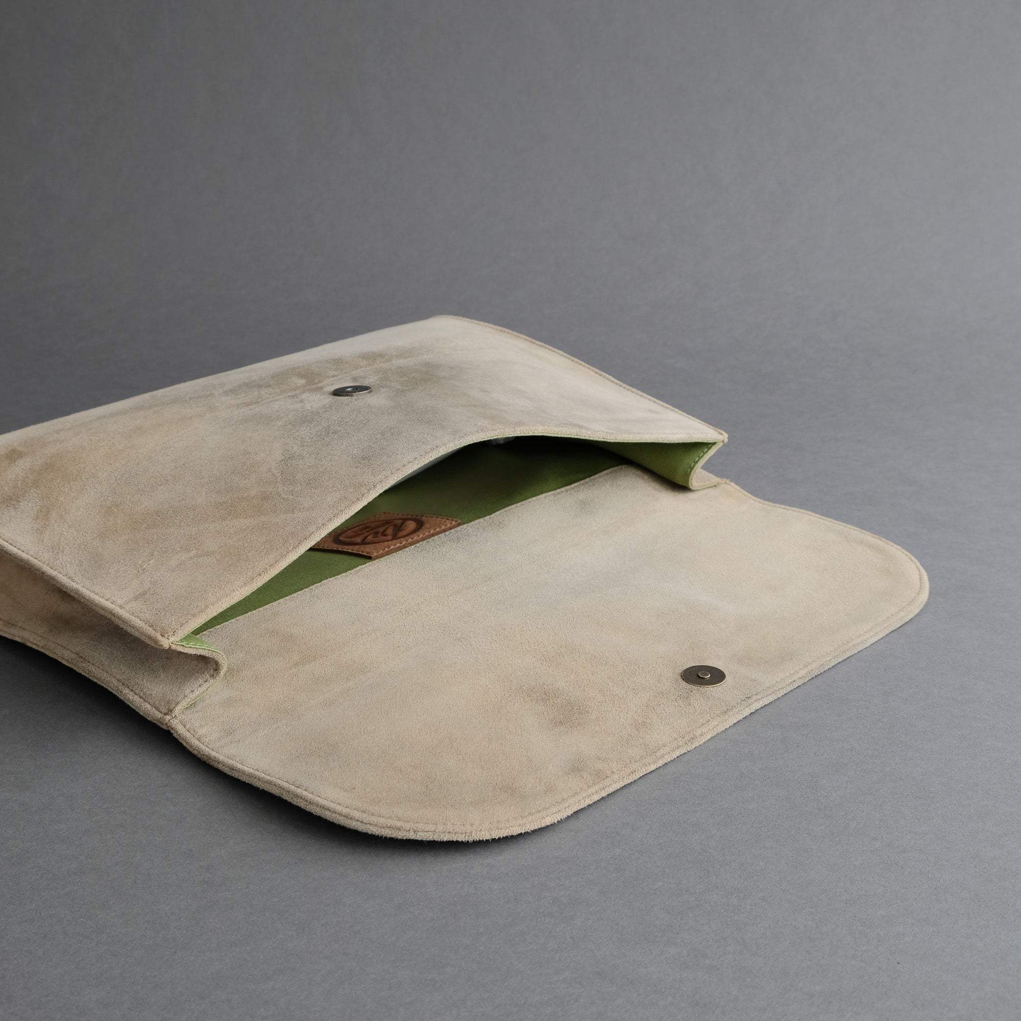 Document Pouch Made From Desert Sand Goatskin Suede - TR Handschuhe Wien - Thomas Riemer Handmade Gloves