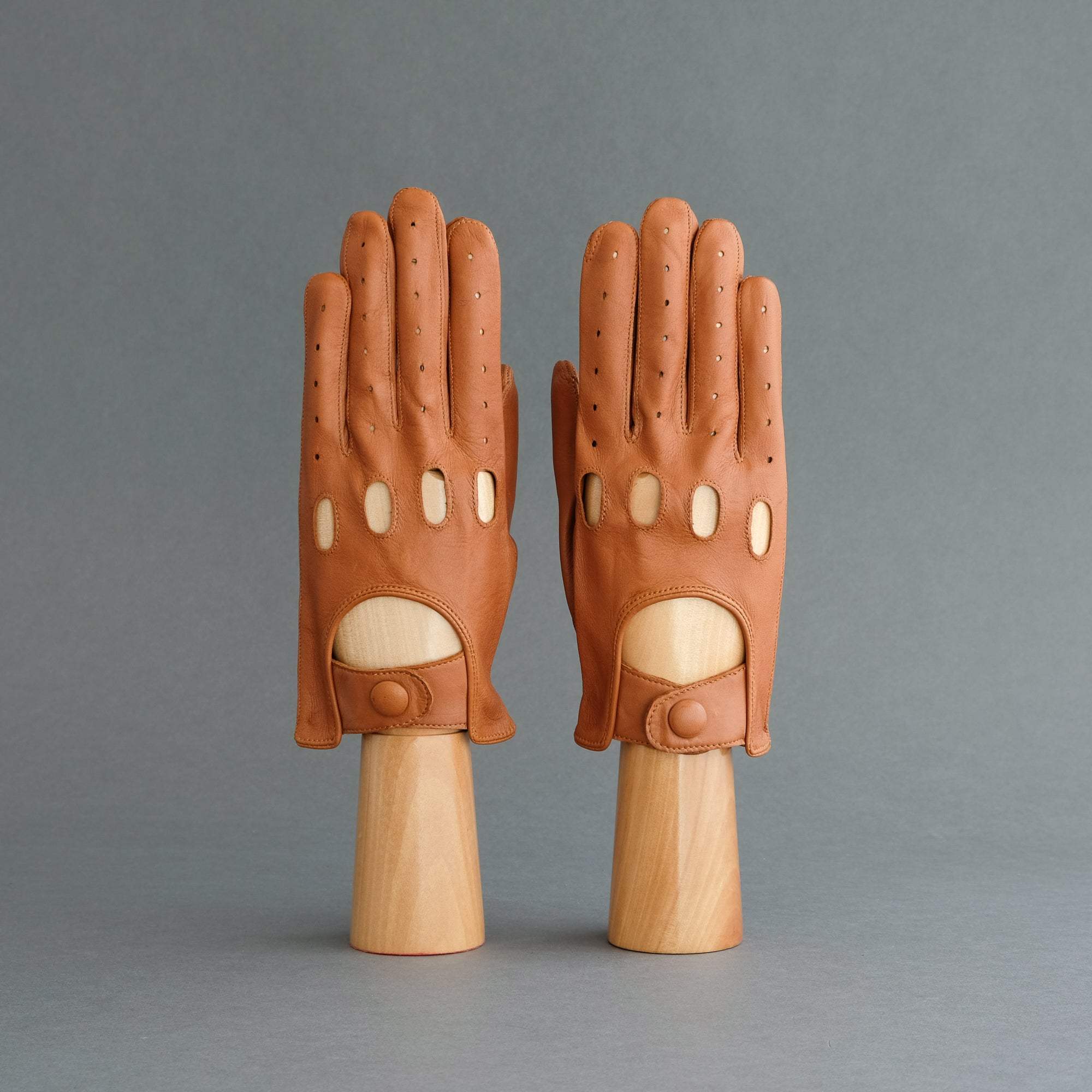 Gentlemen's Driving Gloves from Fauve Deerskin - TR Handschuhe Wien - Thomas Riemer Handmade Gloves