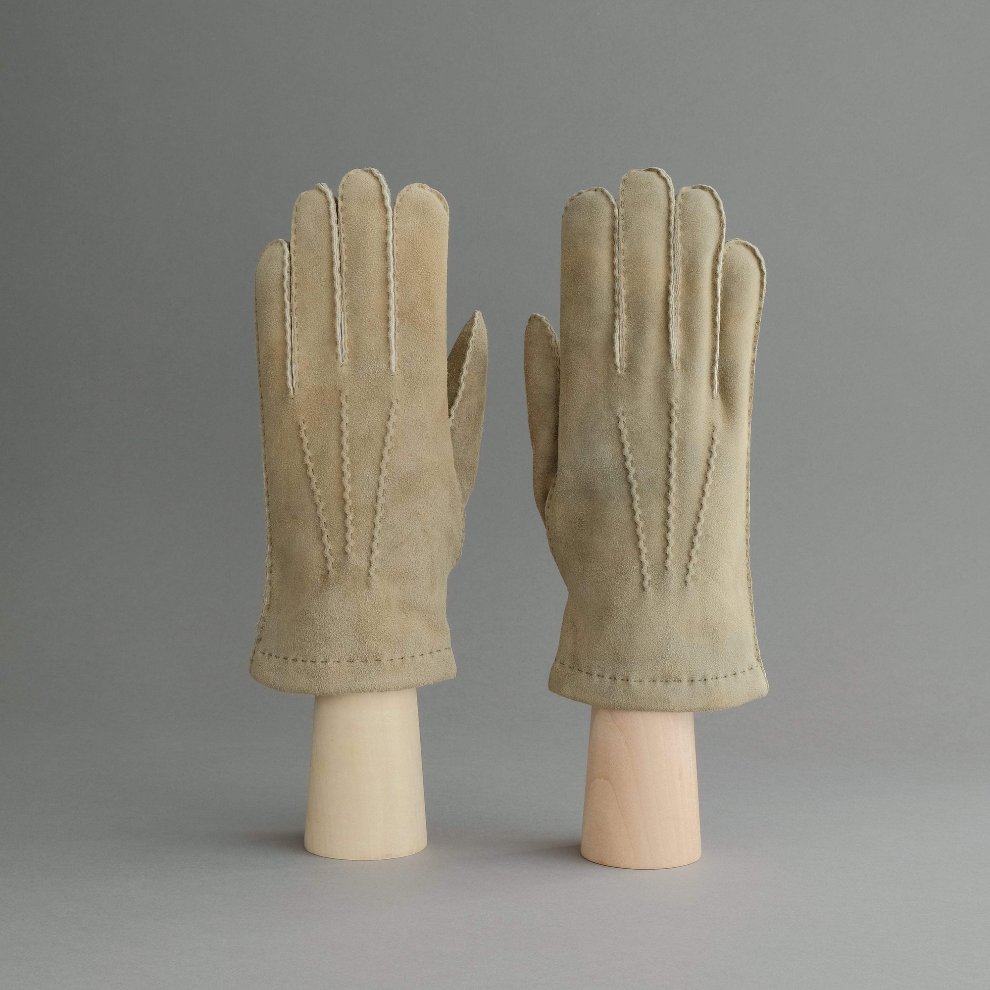 Gentlemen's Gloves from Beige Goatskin Lined with Cashmere - TR Handschuhe Wien - Thomas Riemer Handmade Gloves