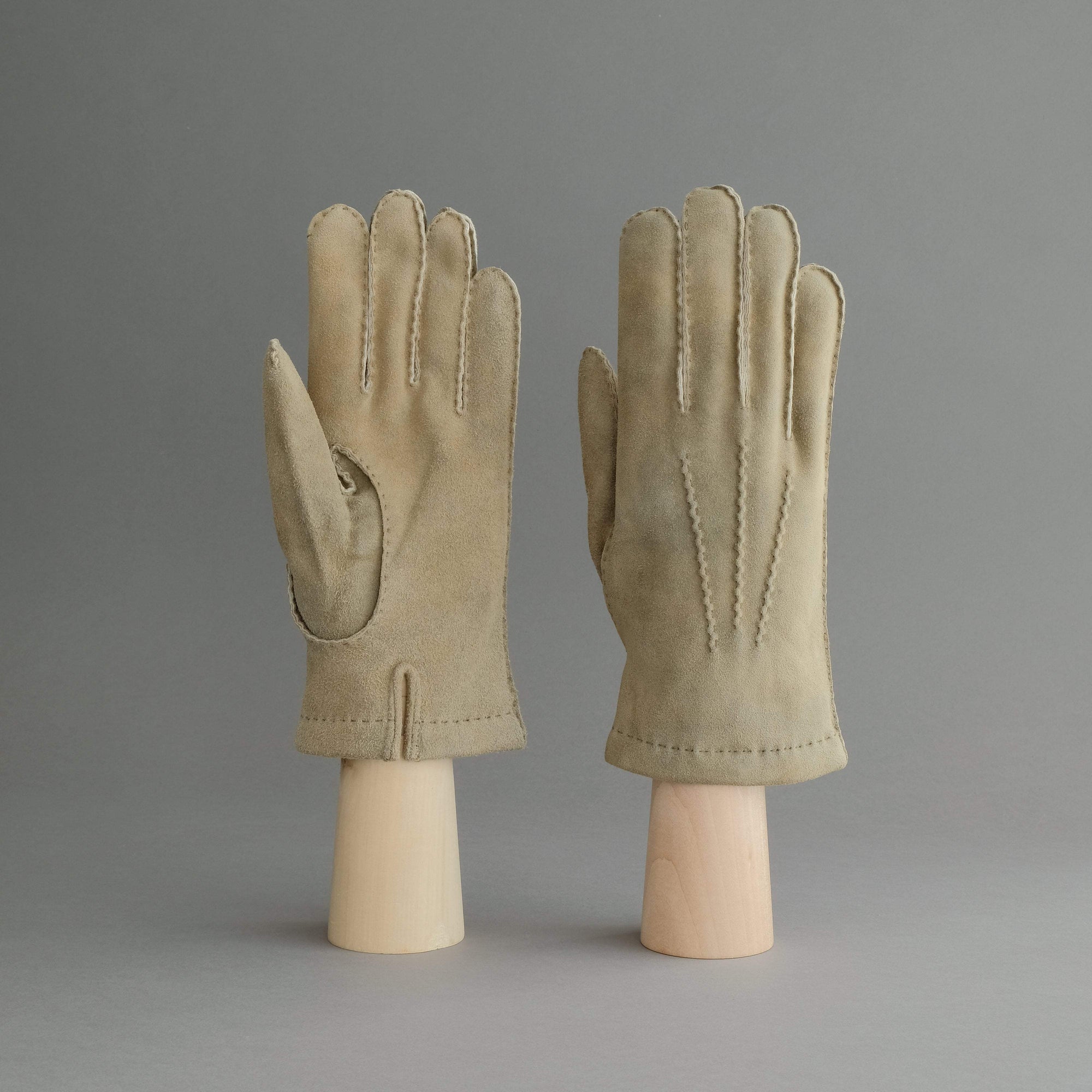 Gentlemen&#39;s Gloves from Beige Goatskin Lined with Cashmere - TR Handschuhe Wien - Thomas Riemer Handmade Gloves