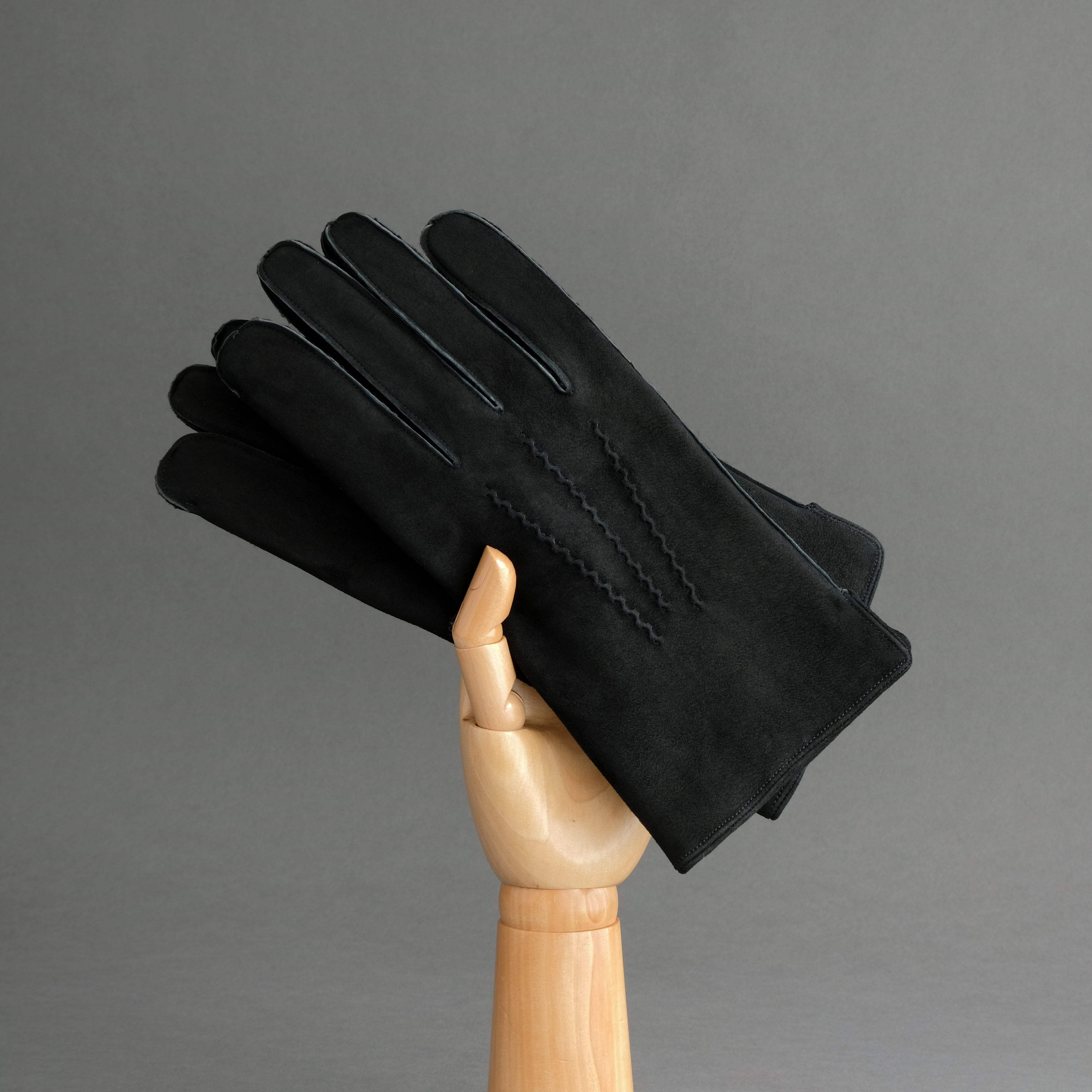 herren handschuhe lammfell schwarz Herrenhandschuhe aus schwarzem gelocktem Lammfell – TR Handschuhe Wien