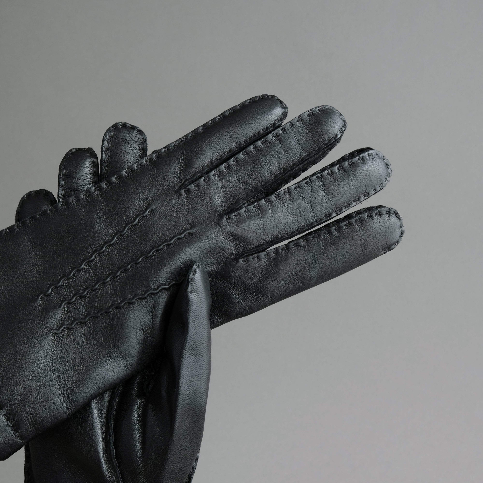 Gentlemen's Gloves from Black Hair Sheep Nappa Lined with Cashmere - TR Handschuhe Wien - Thomas Riemer Handmade Gloves