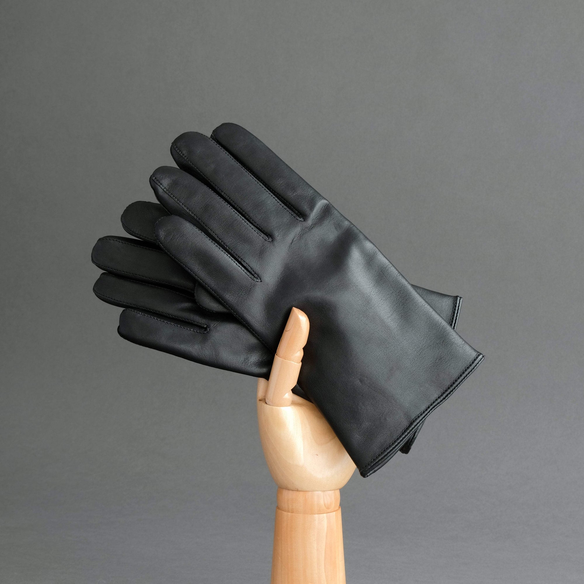 Gentlemen's Gloves from Black Hair Sheep Nappa Lined with Cashmere - TR Handschuhe Wien - Thomas Riemer Handmade Gloves