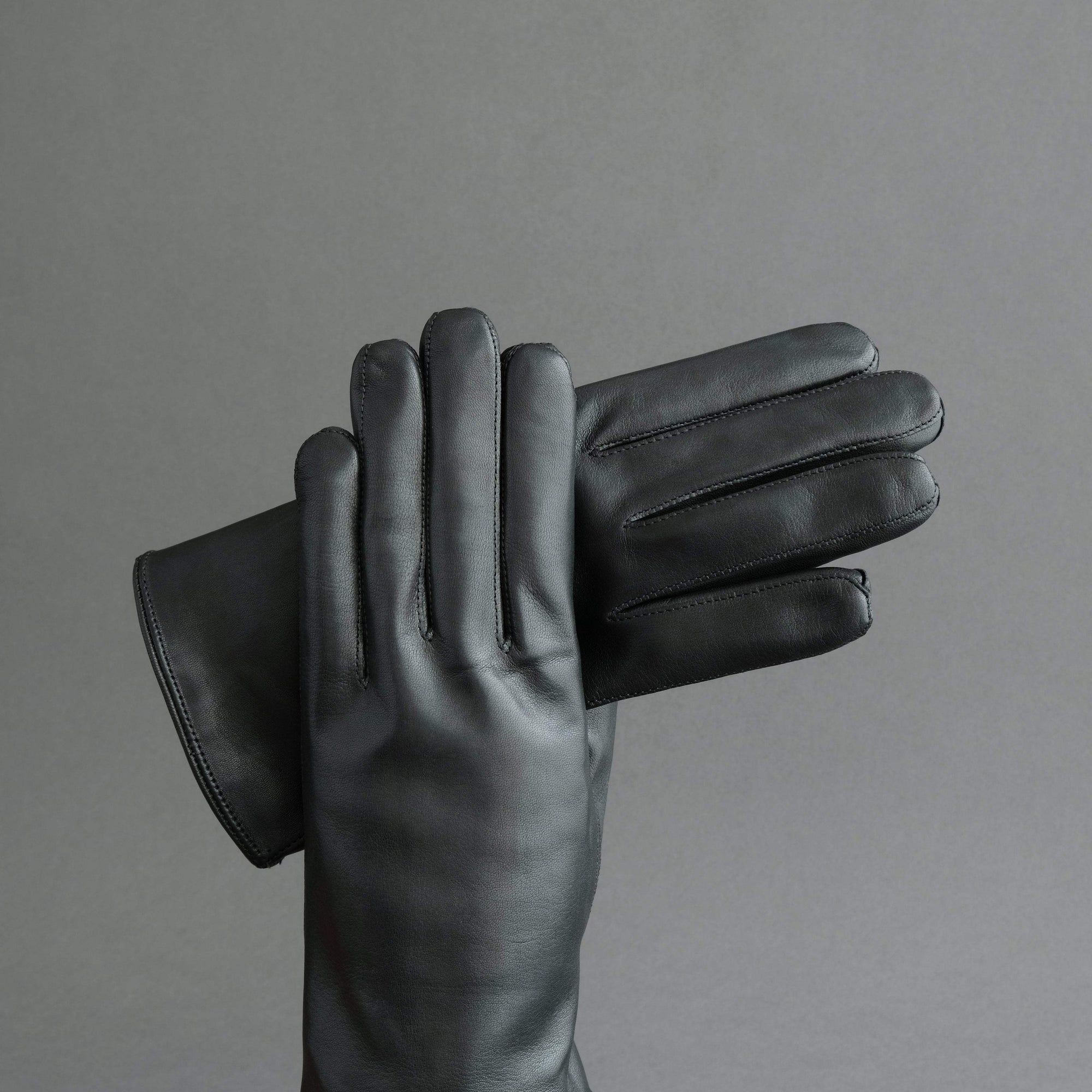 Gentlemen's Gloves from Black Hair Sheep Nappa Lined with Cashmere - TR Handschuhe Wien - Thomas Riemer Handmade Gloves