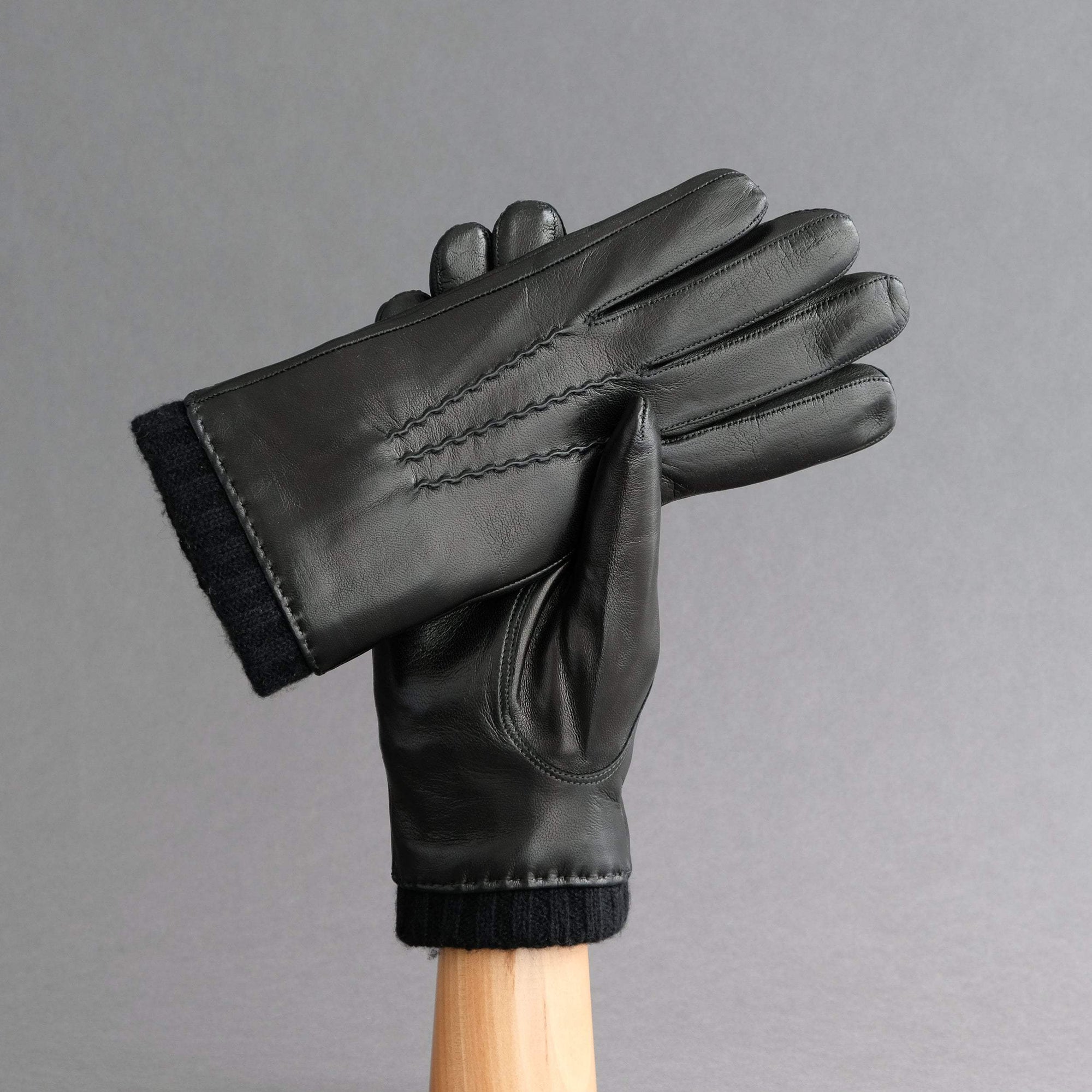 Gentlemen's Gloves from Black Hair Sheep Nappa Lined With Cashmere - TR Handschuhe Wien - Thomas Riemer Handmade Gloves