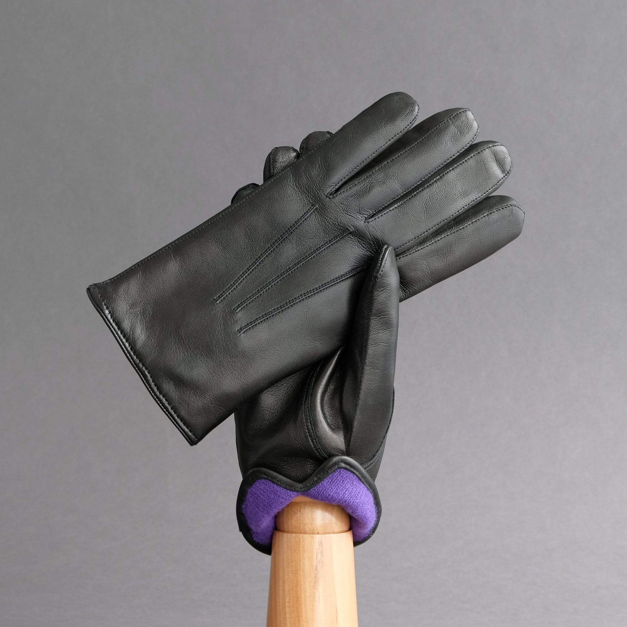 Gentlemen's Gloves from Black Hair Sheep Nappa Lined with Purple Cashmere - TR Handschuhe Wien - Thomas Riemer Handmade Gloves