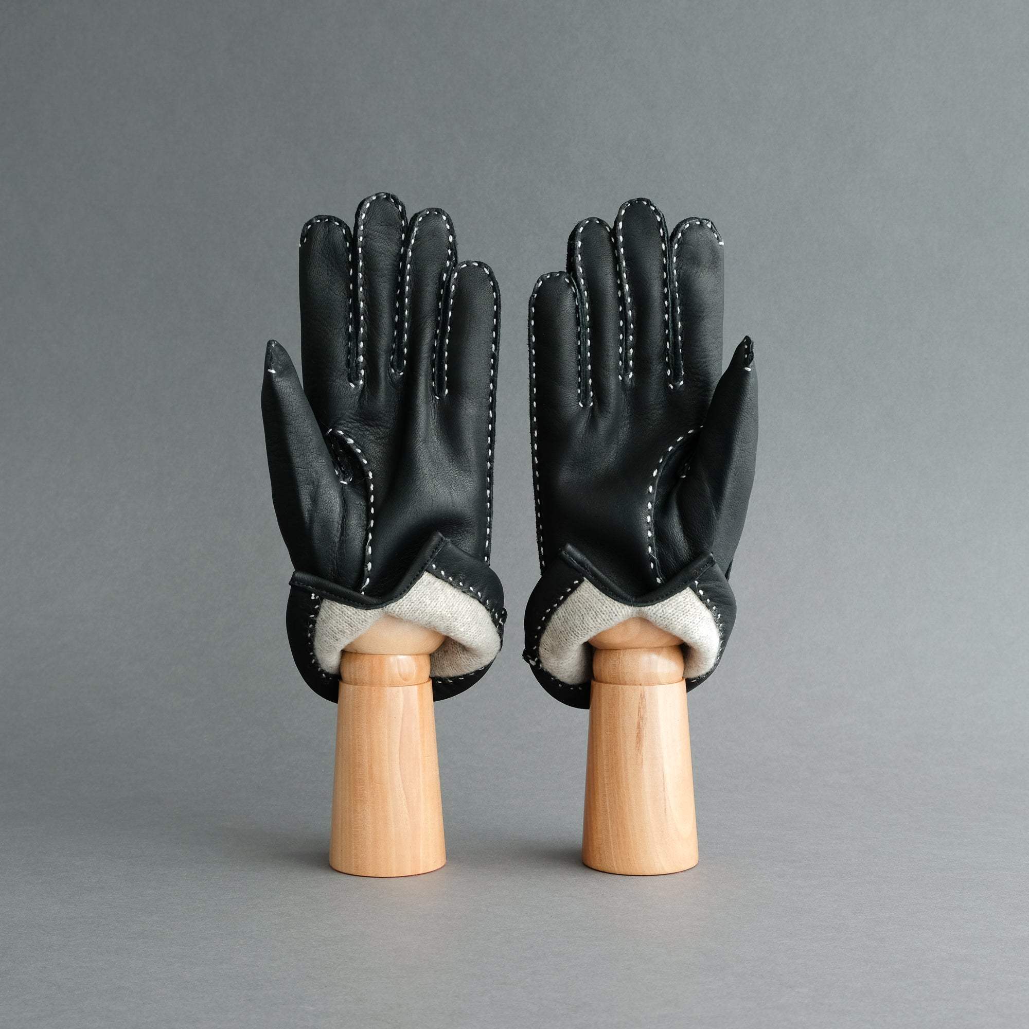 Gentlemen's Gloves from Black New Zealand Deerskin Lined with Cashmere - TR Handschuhe Wien - Thomas Riemer Handmade Gloves