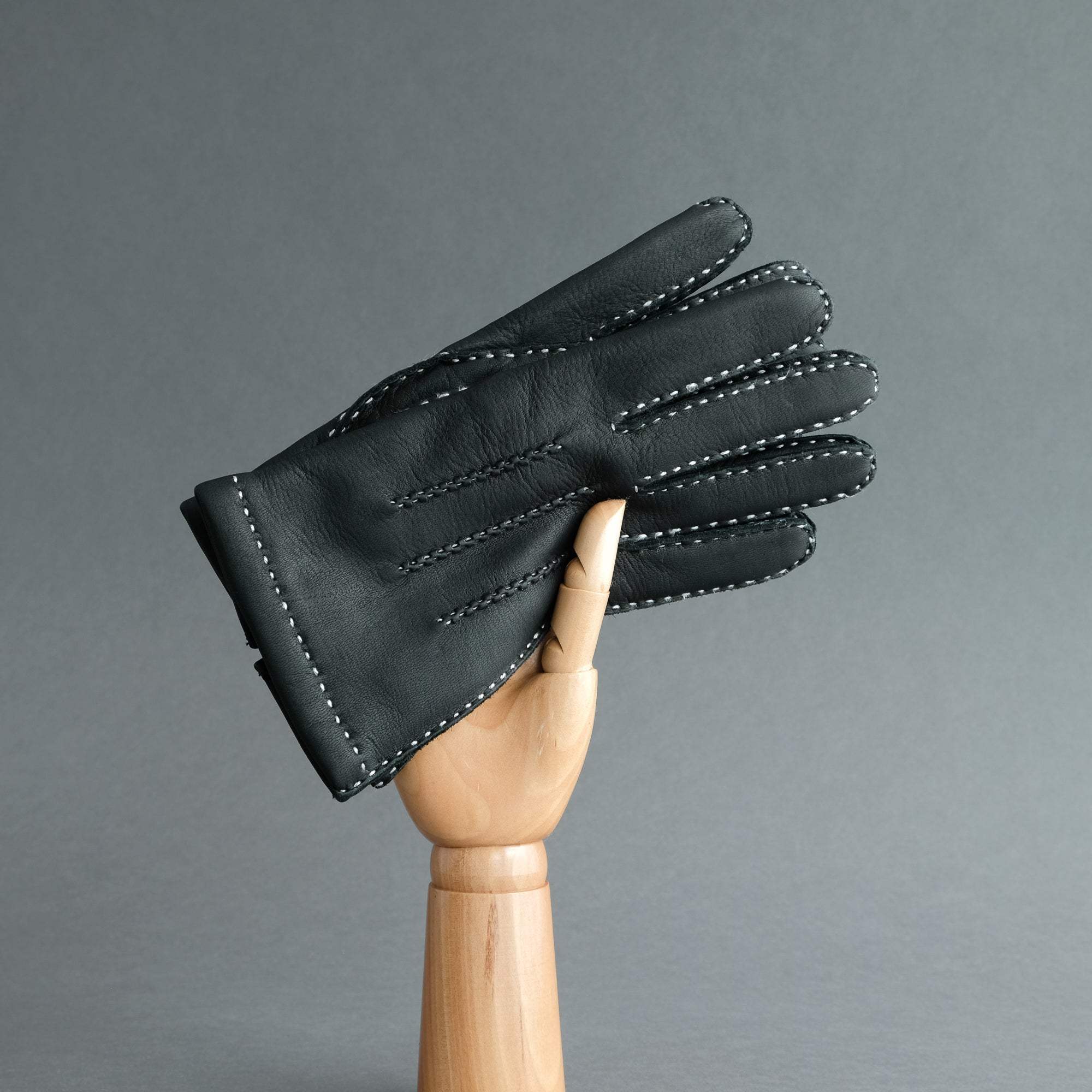Gentlemen&#39;s Gloves from Black New Zealand Deerskin Lined with Cashmere - TR Handschuhe Wien - Thomas Riemer Handmade Gloves