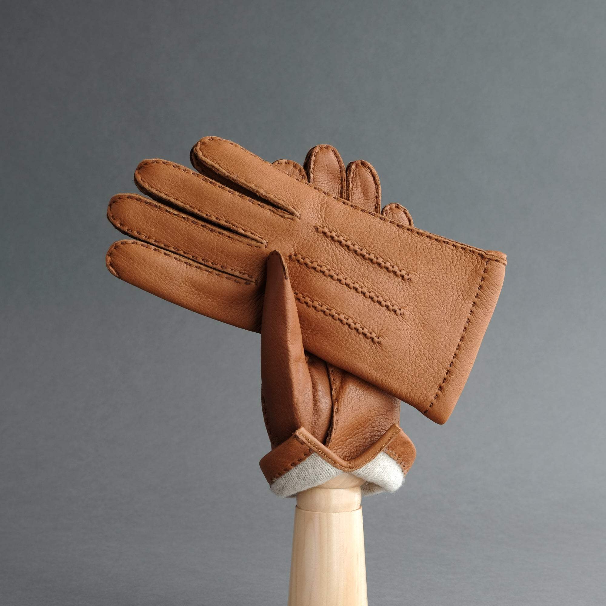 Gentlemen's Gloves from Cognac New Zealand Deerskin Lined with Cashmere - TR Handschuhe Wien - Thomas Riemer Handmade Gloves