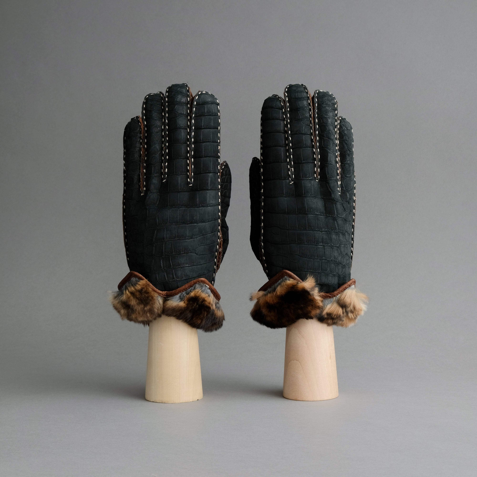 Gentlemen's Gloves from Crocodile and Peccary Leather - TR Handschuhe Wien - Thomas Riemer Handmade Gloves