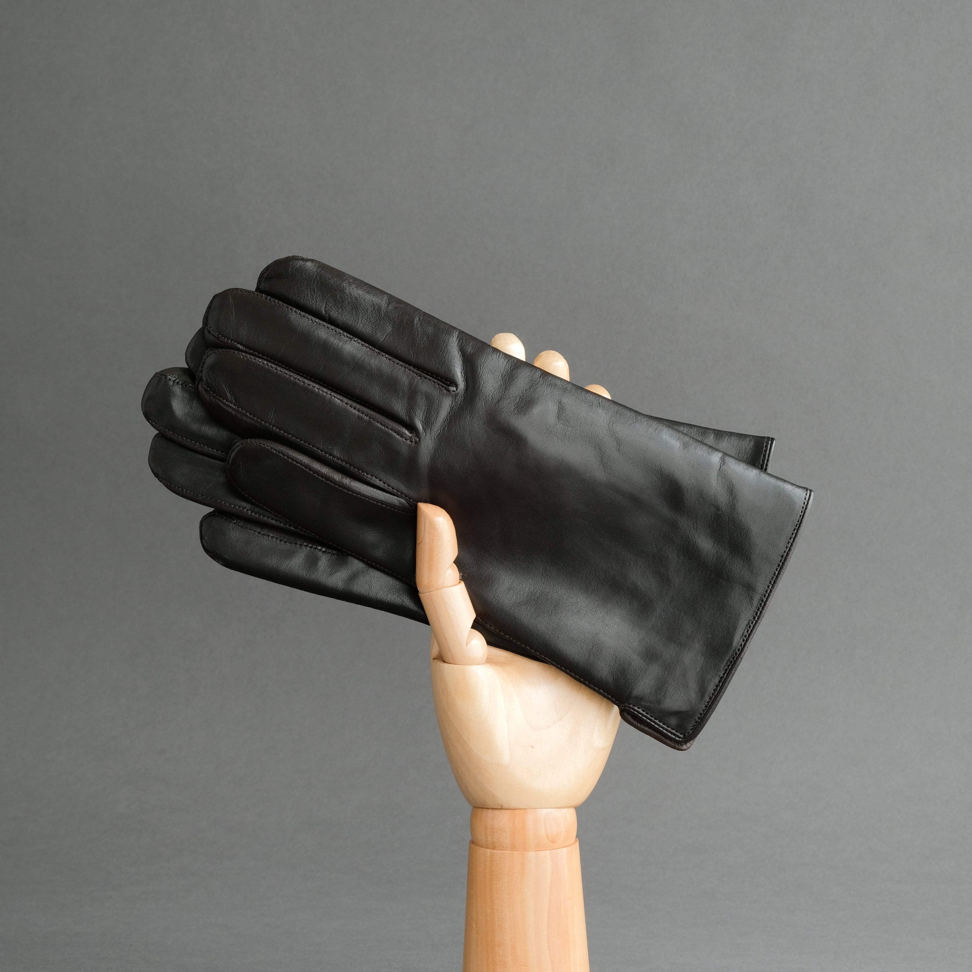 Gentlemen's Gloves from Dark Brown Hair Sheep Nappa Lined with Cashmere - TR Handschuhe Wien - Thomas Riemer Handmade Gloves