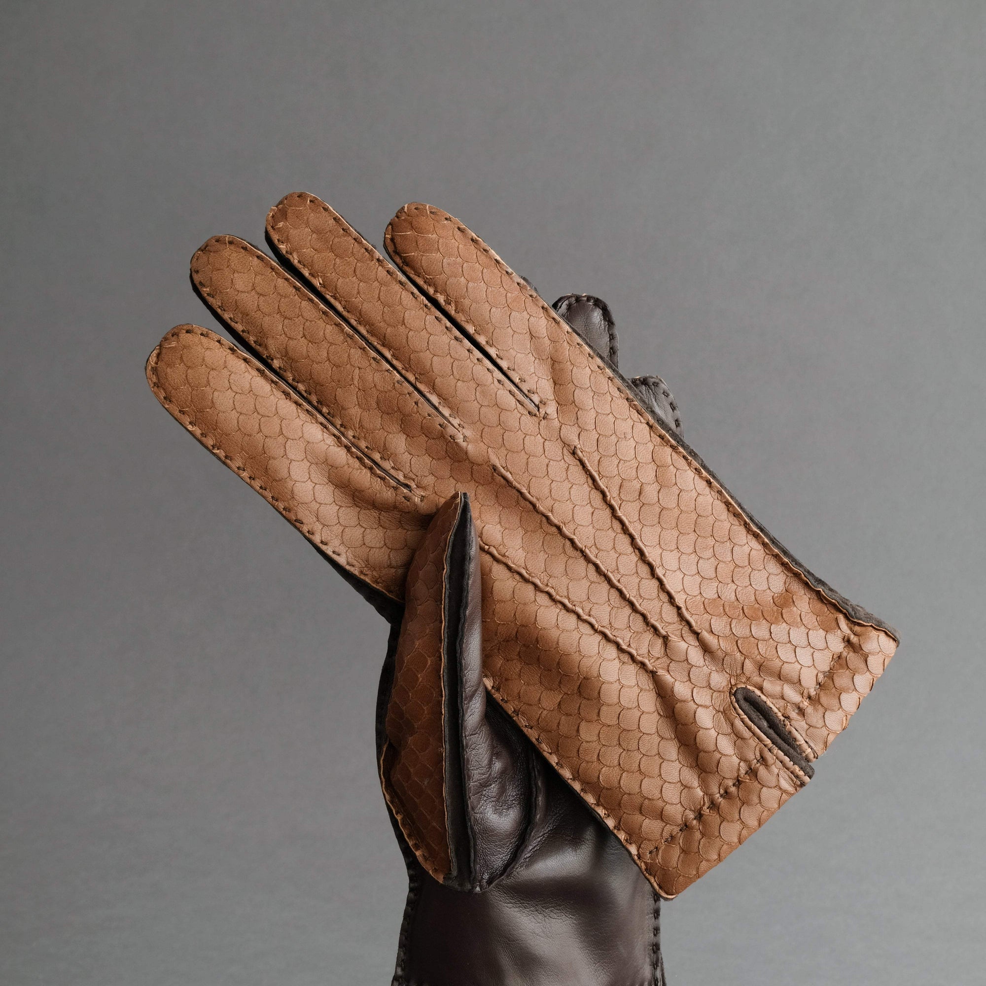 Gentlemen&#39;s Gloves from Dark Brown/Cognac Hair Sheep Nappa Lined with Cashmere - TR Handschuhe Wien - Thomas Riemer Handmade Gloves