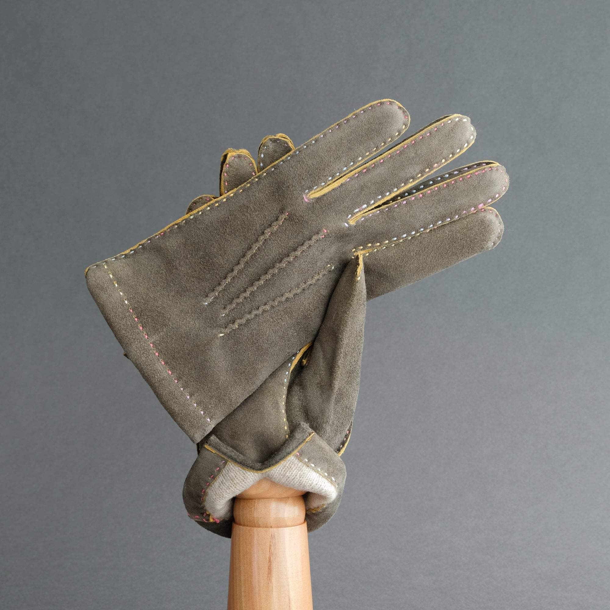 Gentlemen's Gloves from Grey Goatskin Lined with Cashmere - TR Handschuhe Wien - Thomas Riemer Handmade Gloves