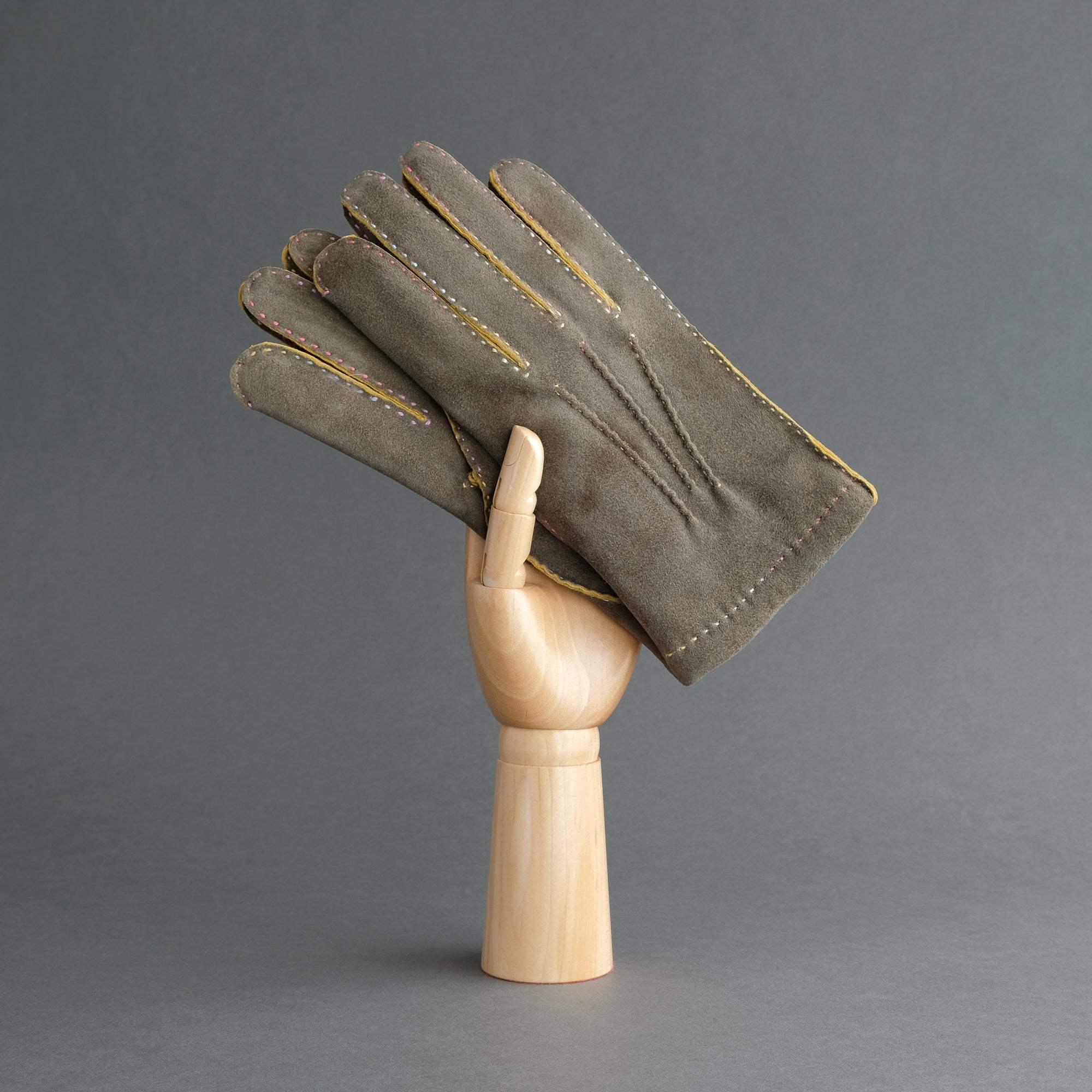 Gentlemen's Gloves from Grey Goatskin Lined with Cashmere - TR Handschuhe Wien - Thomas Riemer Handmade Gloves