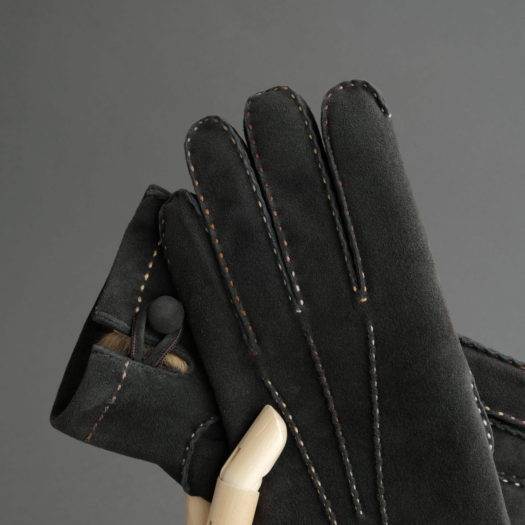 Gentlemen's Gloves from Grey Reindeer Suede Lined with Orylag Fur - TR Handschuhe Wien - Thomas Riemer Handmade Gloves