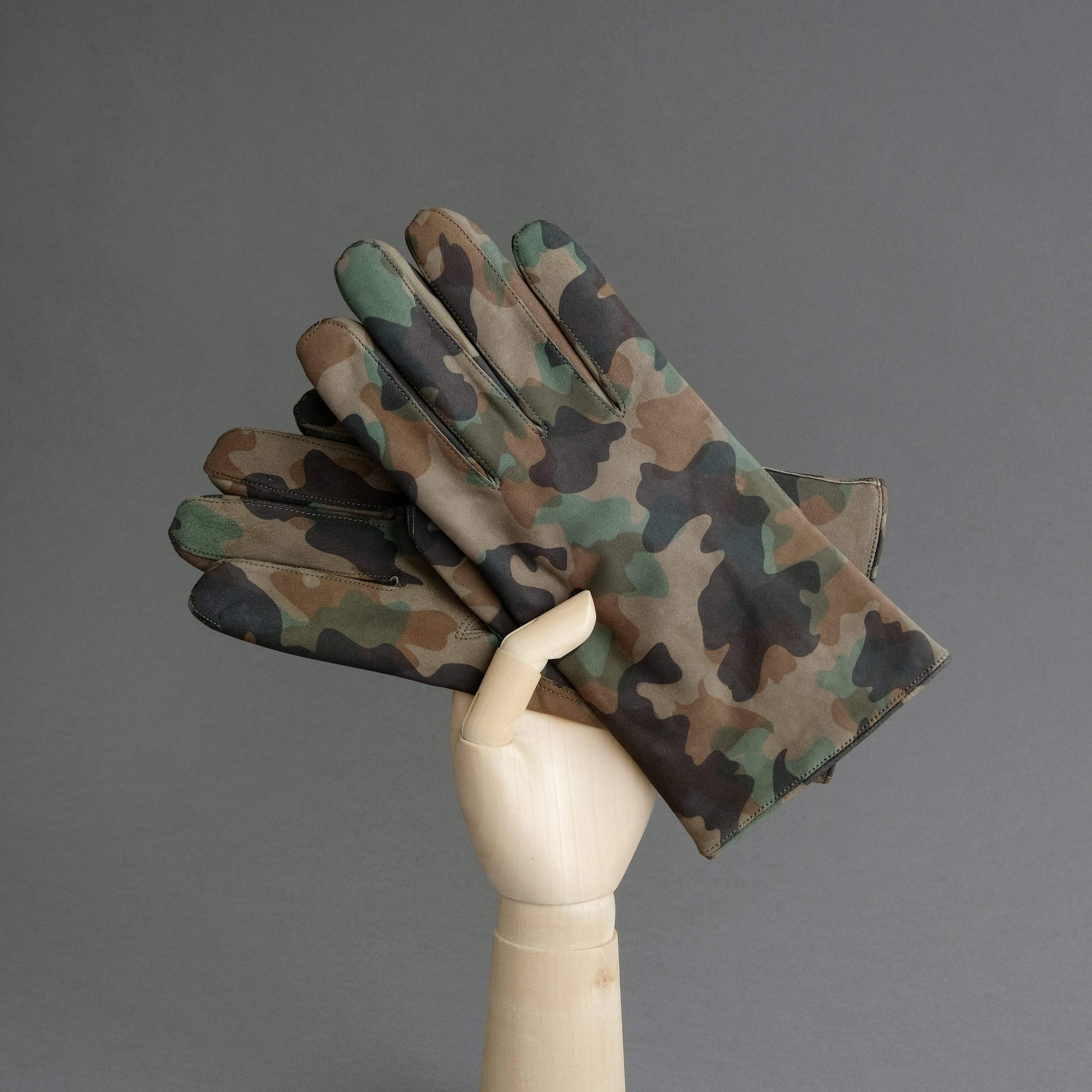 Gentlemen's Gloves from Military Green Goatskin Lined with Cashmere - TR Handschuhe Wien - Thomas Riemer Handmade Gloves