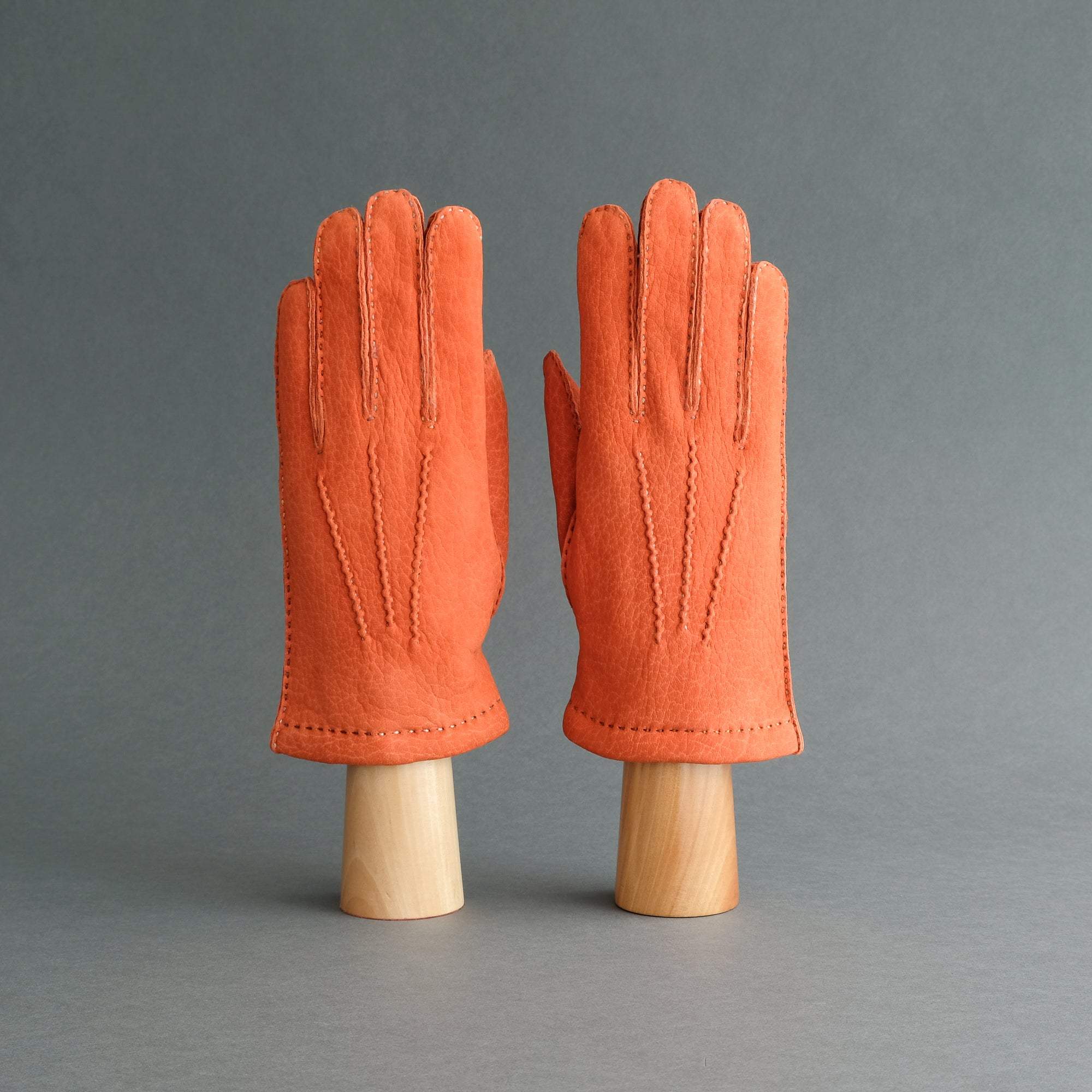 Gentlemen's Gloves from Orange Calfskin Lined with Cashmere - TR Handschuhe Wien - Thomas Riemer Handmade Gloves