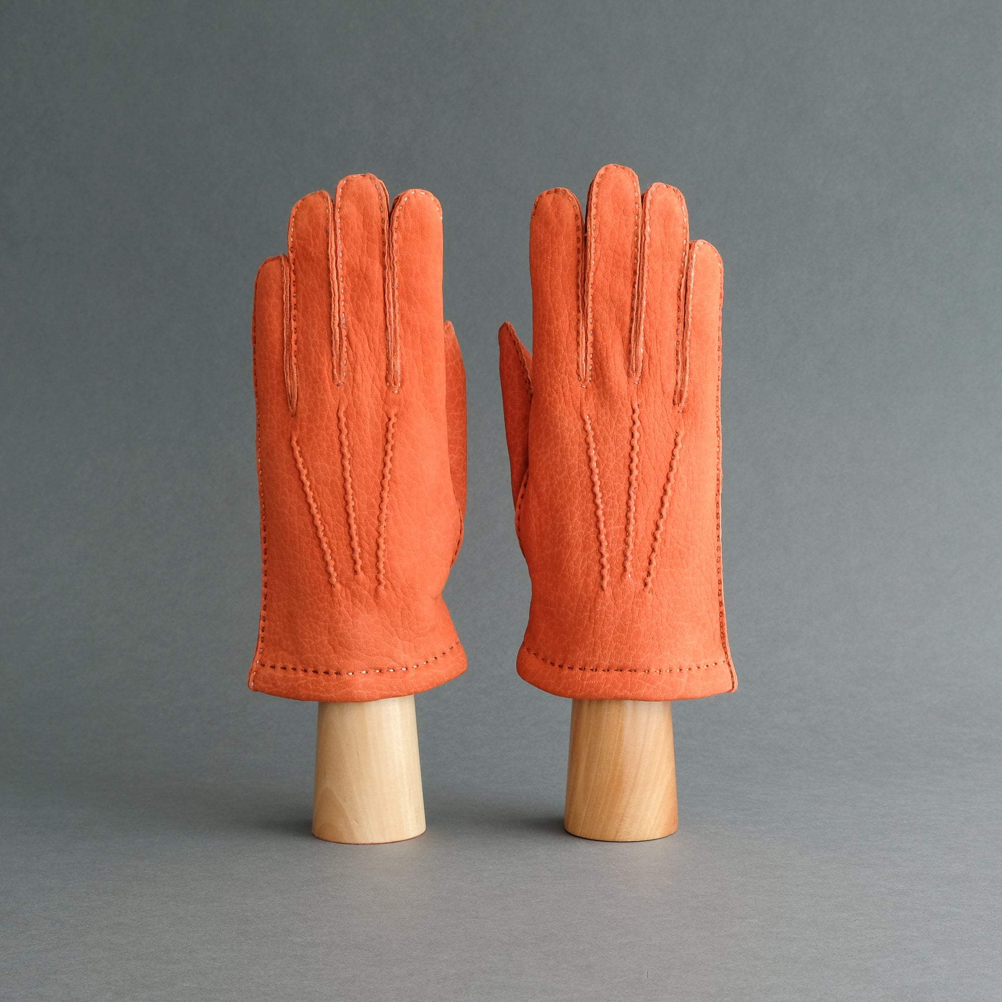 Gentlemen&#39;s Gloves from Orange Calfskin Lined with Cashmere - TR Handschuhe Wien - Thomas Riemer Handmade Gloves