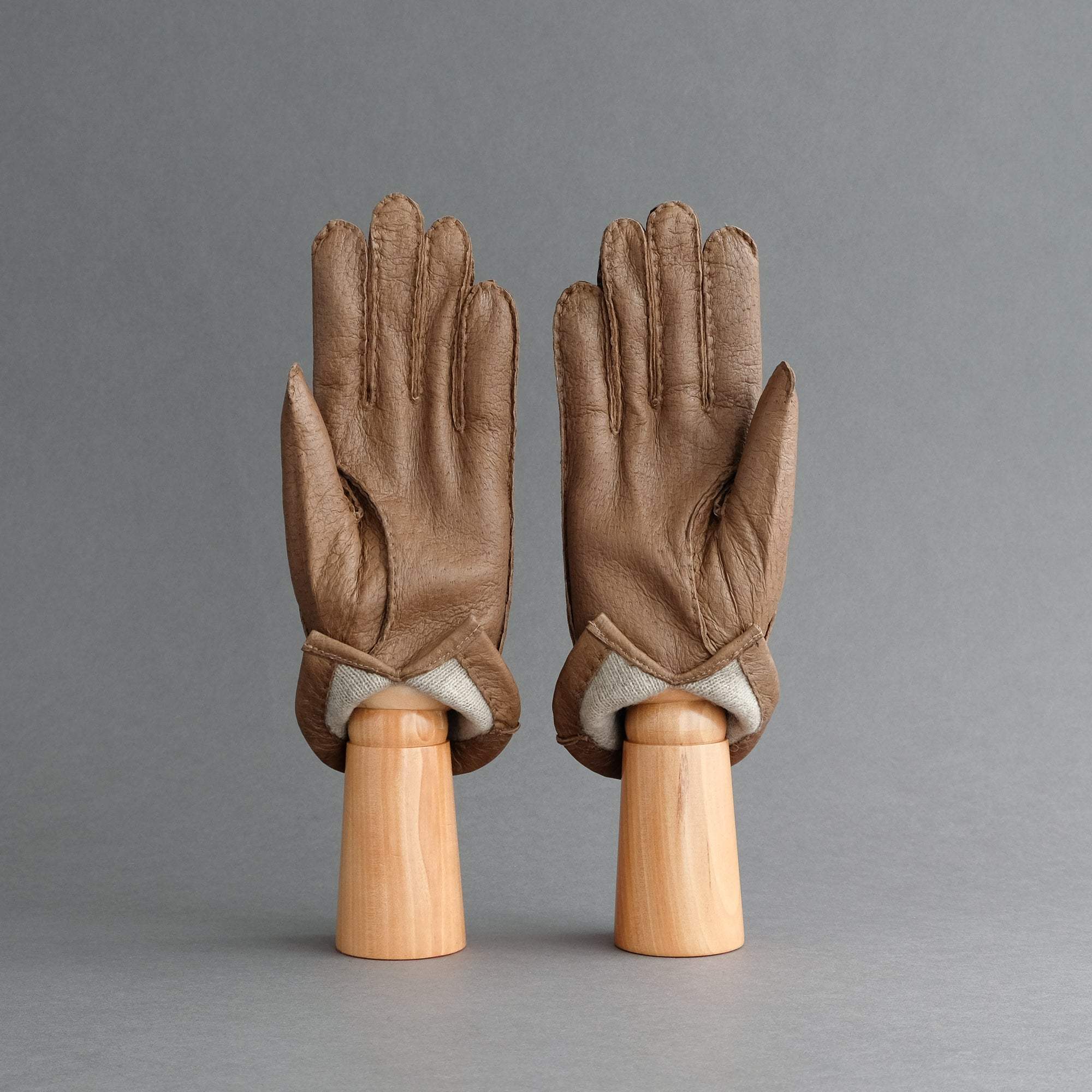 handschuhe taupe Herrenhandschuhe aus Taupe Peccary, gefüttert mit Kaschmir – TR Handschuhe Wien
