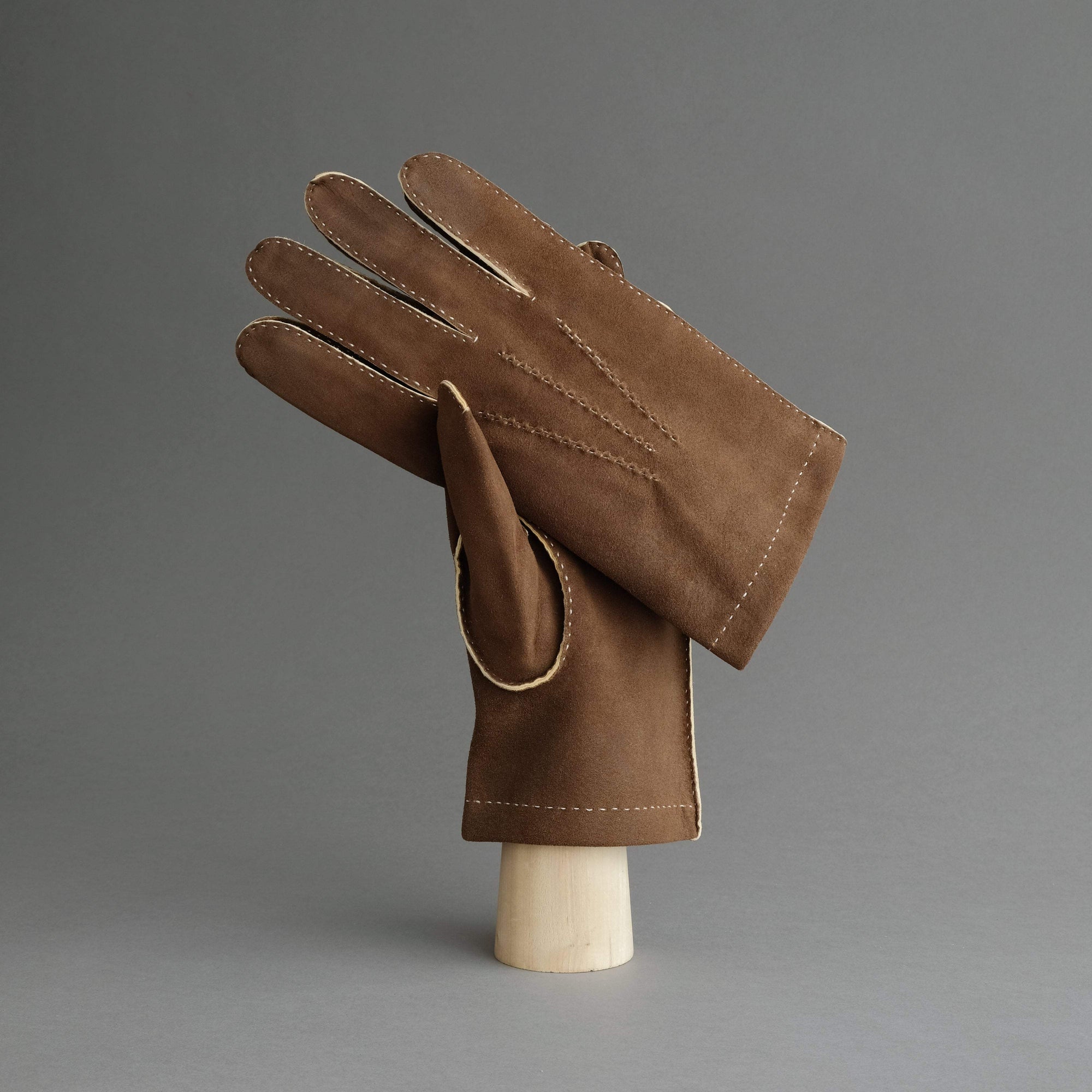 Gentlemen's Hand Sewn Unlined Gloves from Brown Doeskin - TR Handschuhe Wien - Thomas Riemer Handmade Gloves
