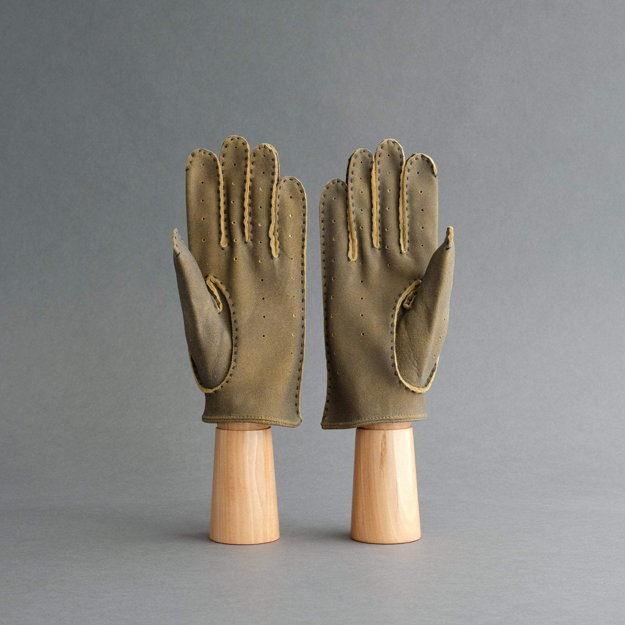 Gentlemen's Unlined Driving Gloves from Antique Brown Deerskin - TR Handschuhe Wien - Thomas Riemer Handmade Gloves