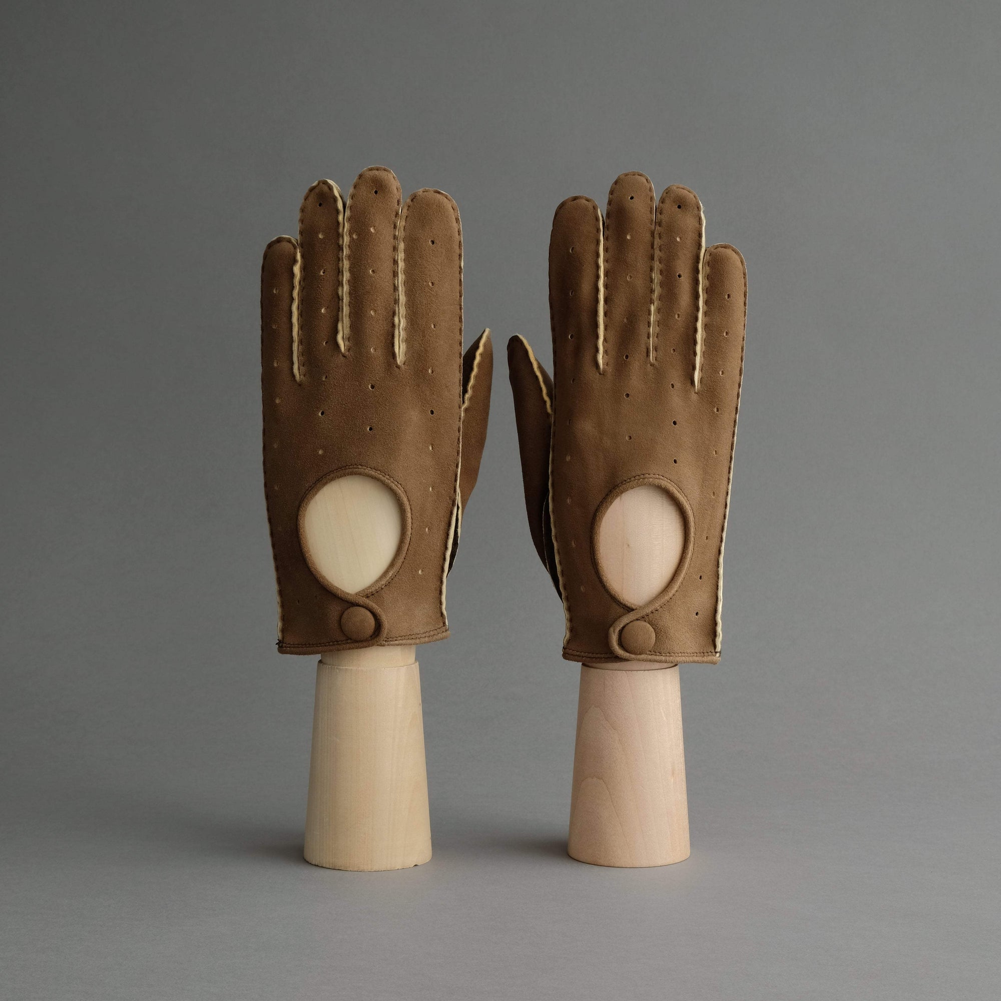 Gentlemen's Unlined Driving Gloves from Brown Goatskin - TR Handschuhe Wien - Thomas Riemer Handmade Gloves