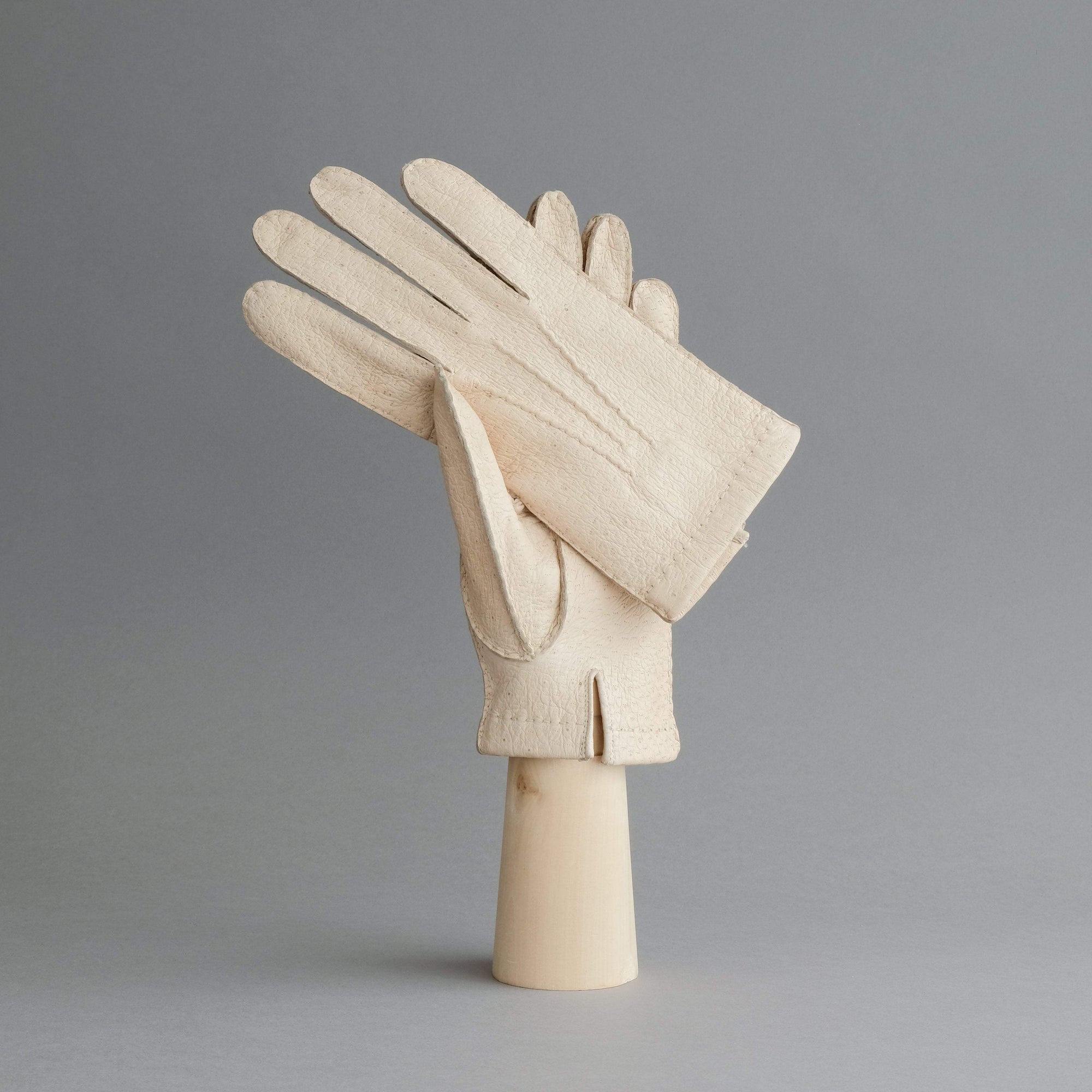 Gentlemen's Unlined Gloves from Beige Peccary - TR Handschuhe Wien - Thomas Riemer Handmade Gloves