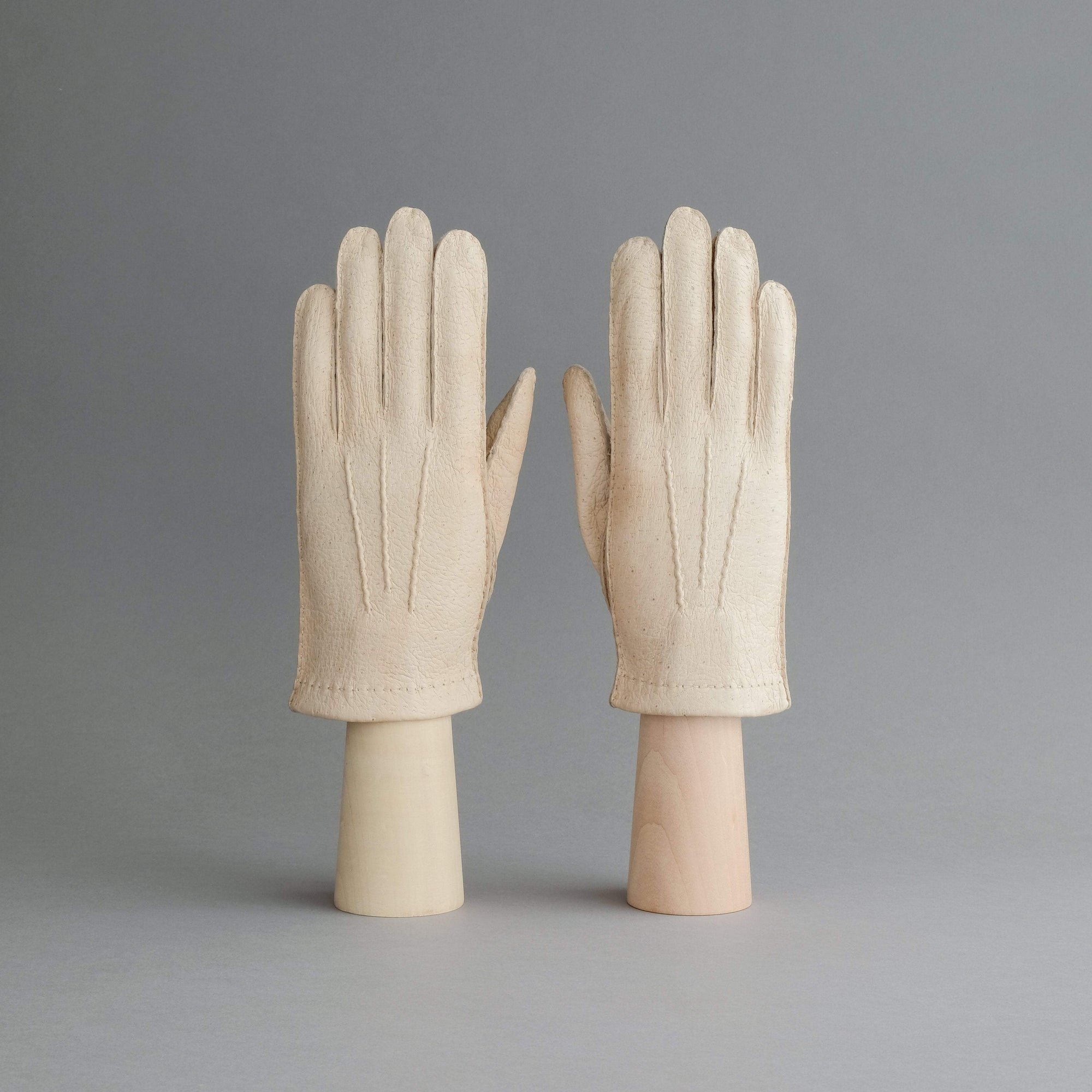Gentlemen's Unlined Gloves from Beige Peccary - TR Handschuhe Wien - Thomas Riemer Handmade Gloves