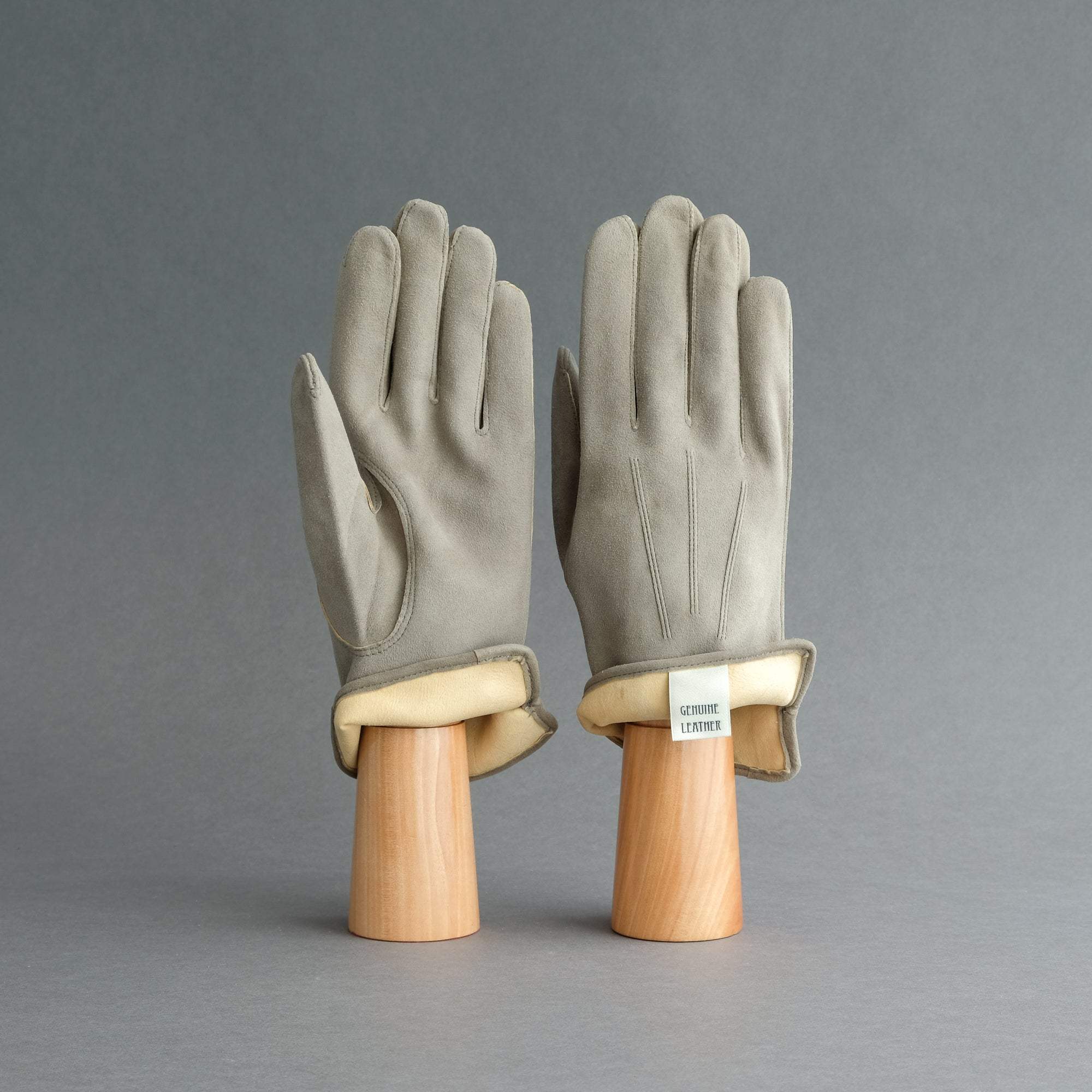 Gentlemen&#39;s Unlined Gloves from Grey Doeskin - TR Handschuhe Wien - Thomas Riemer Handmade Gloves