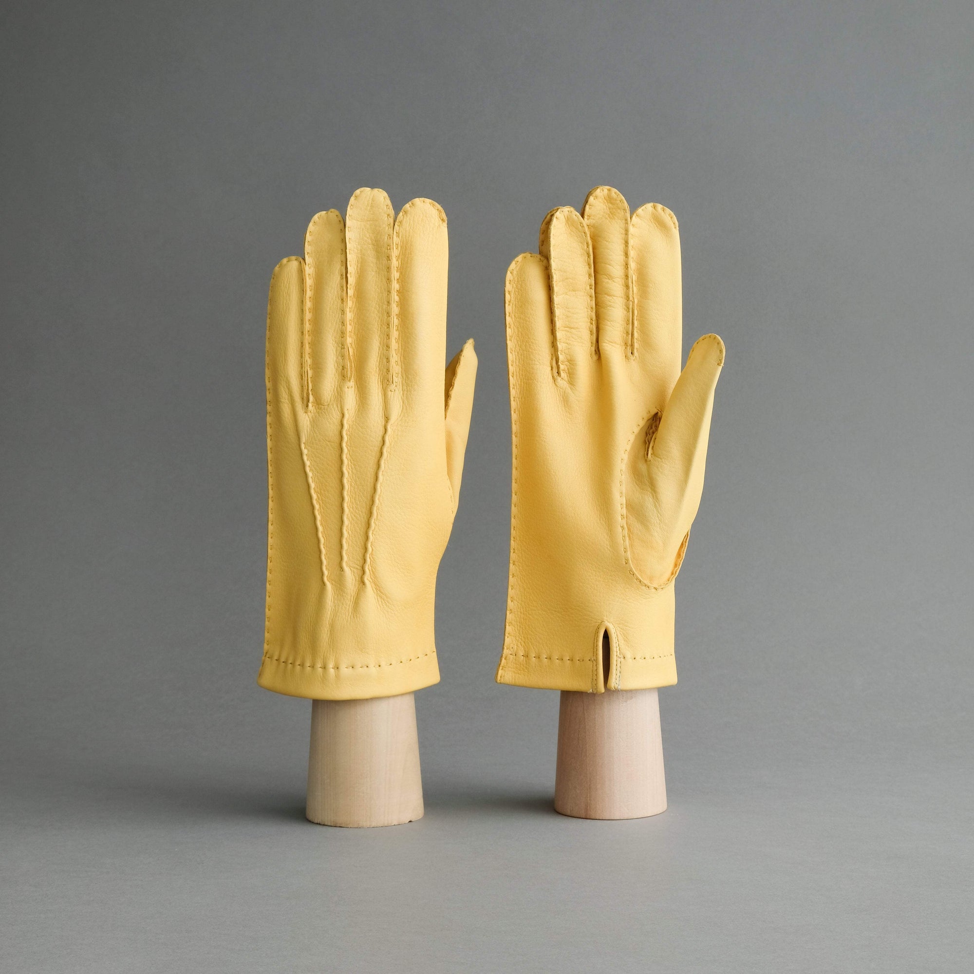 Gentlemen's Unlined Hand Sewn Gloves from Yellow Deerskin - TR Handschuhe Wien - Thomas Riemer Handmade Gloves