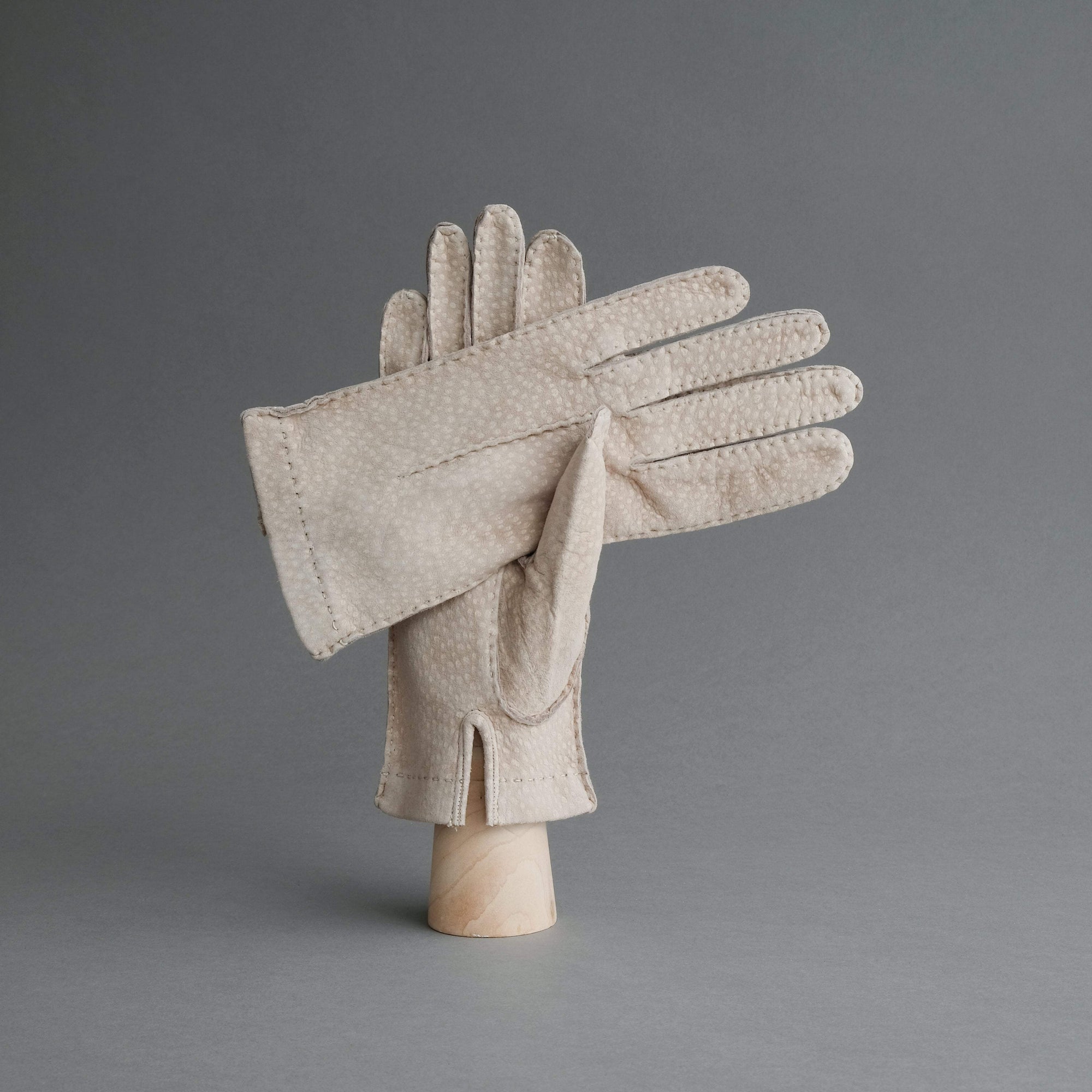 Ladies Dress Gloves from Beige Carpincho Leather - TR Handschuhe Wien - Thomas Riemer Handmade Gloves