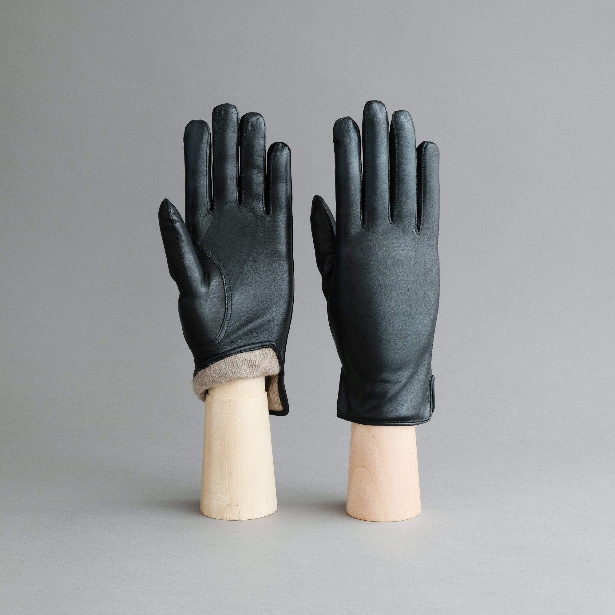 Ladies Gloves from Black Hair Sheep Nappa lined with Cashmere - TR Handschuhe Wien - Thomas Riemer Handmade Gloves