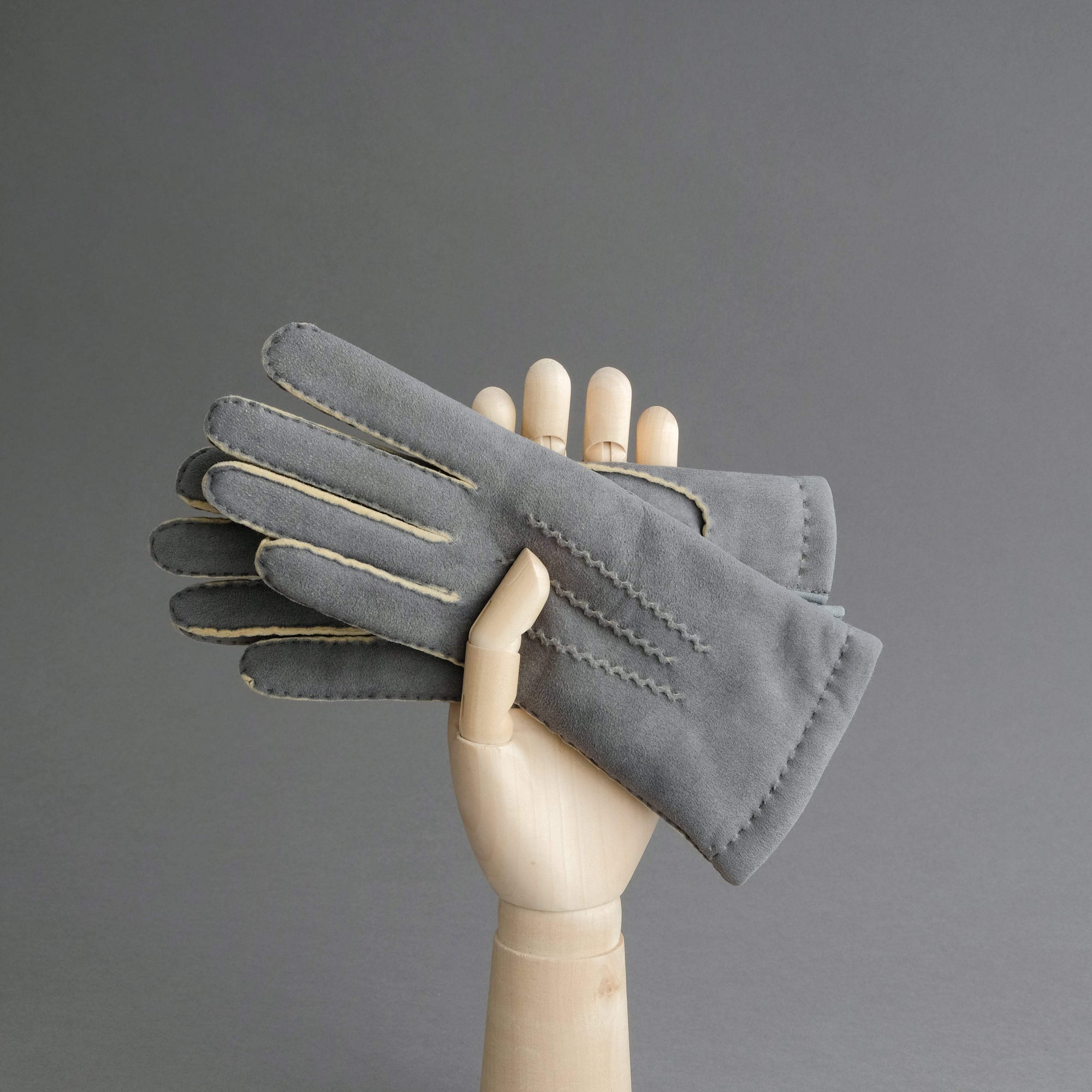 Ladies Gloves from Grey Doeskin with Cashmere Lining - TR Handschuhe Wien - Thomas Riemer Handmade Gloves