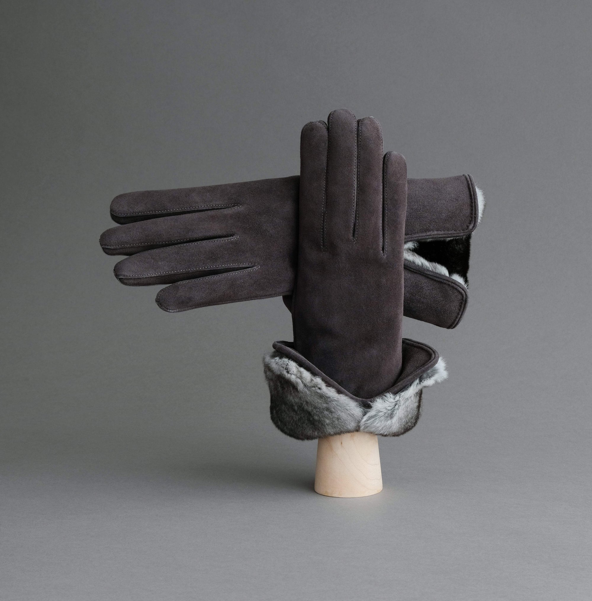 Ladies Gloves from Grey Reindeer Suede with Orylag Cuffs - TR Handschuhe Wien - Thomas Riemer Handmade Gloves