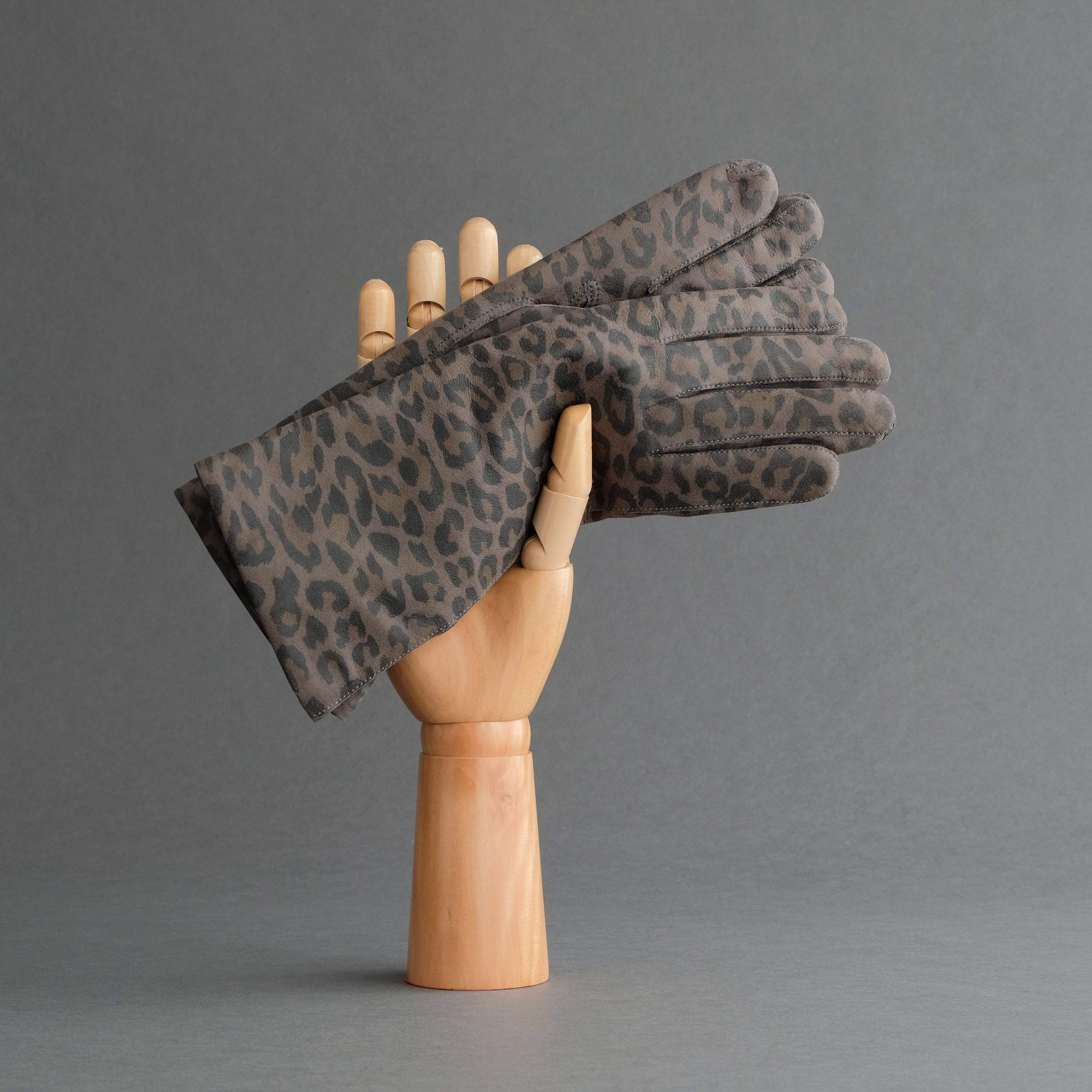 Ladies Gloves from Hair Sheep Nappa In Leopard Print - TR Handschuhe Wien - Thomas Riemer Handmade Gloves