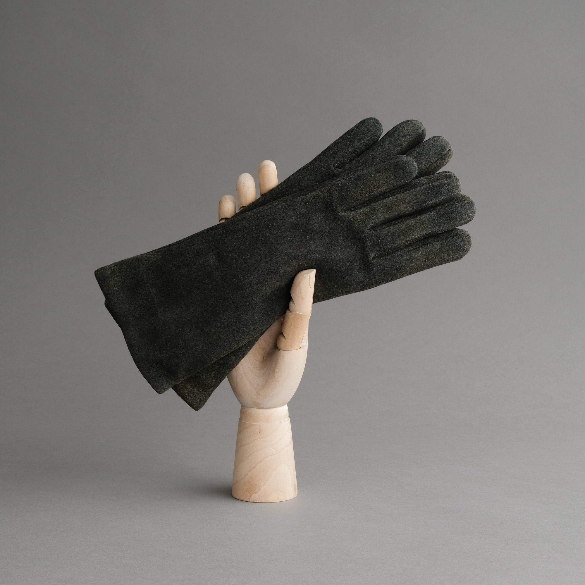 Ladies Gloves from Walnut Goatskin Suede Lined with Cashmere - TR Handschuhe Wien - Thomas Riemer Handmade Gloves