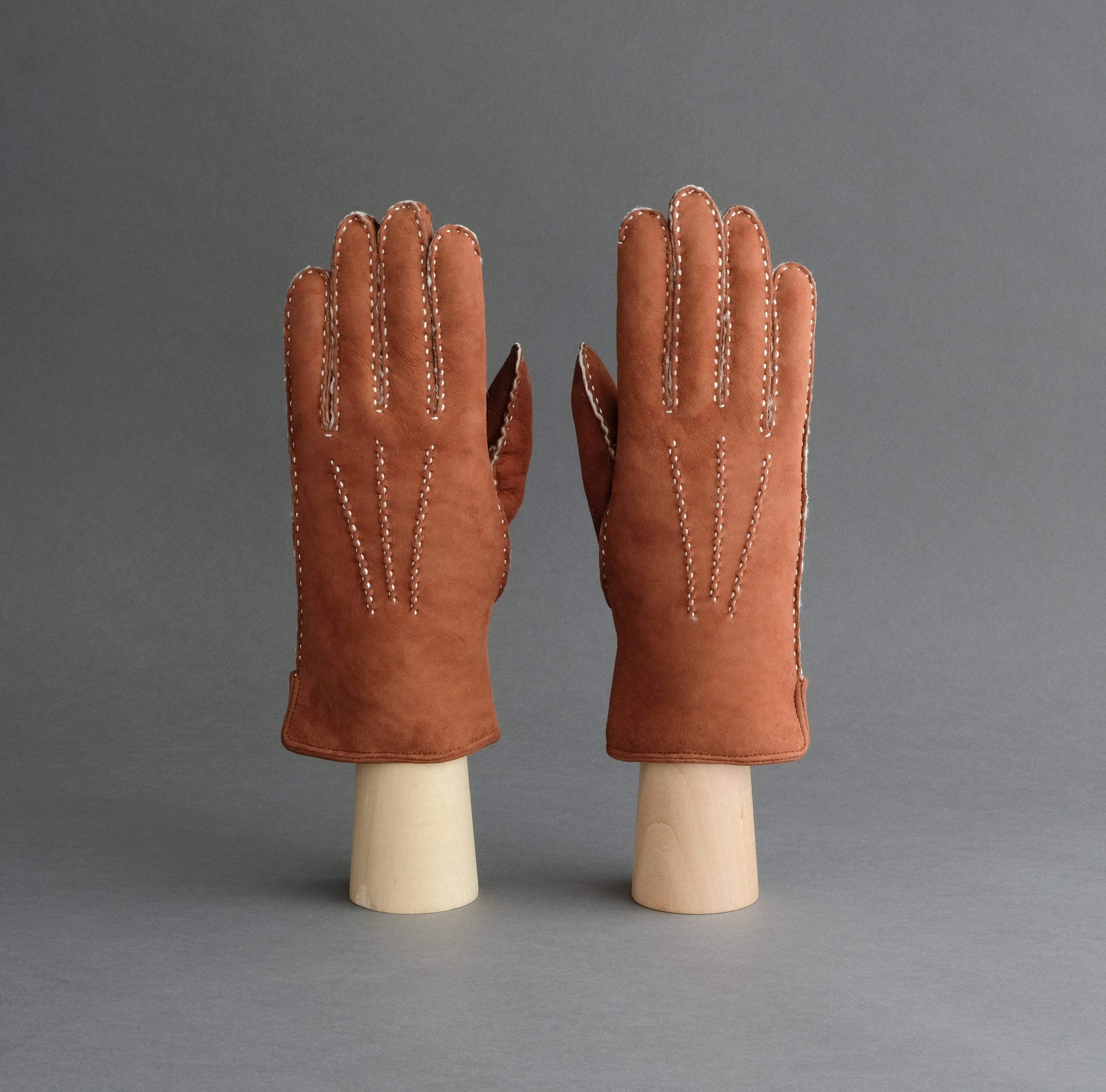 Ladies Hand Sewn Gloves From Rust Curly Lambskin - TR Handschuhe Wien - Thomas Riemer Handmade Gloves