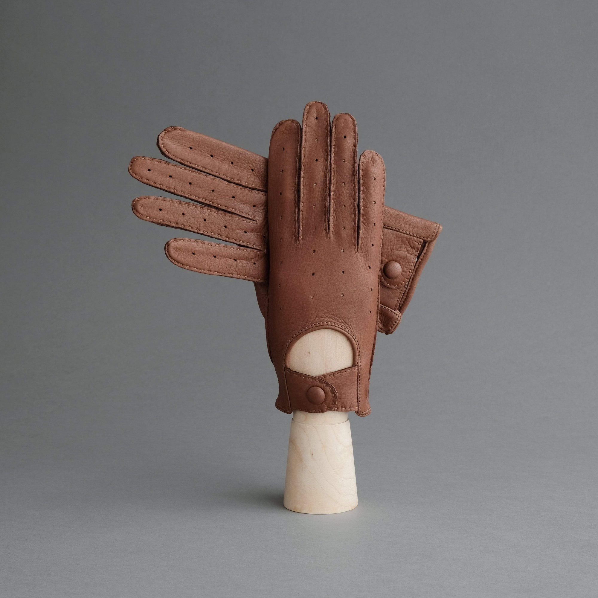 Ladies Unlined Driving Gloves From Brown Deerskin - TR Handschuhe Wien - Thomas Riemer Handmade Gloves