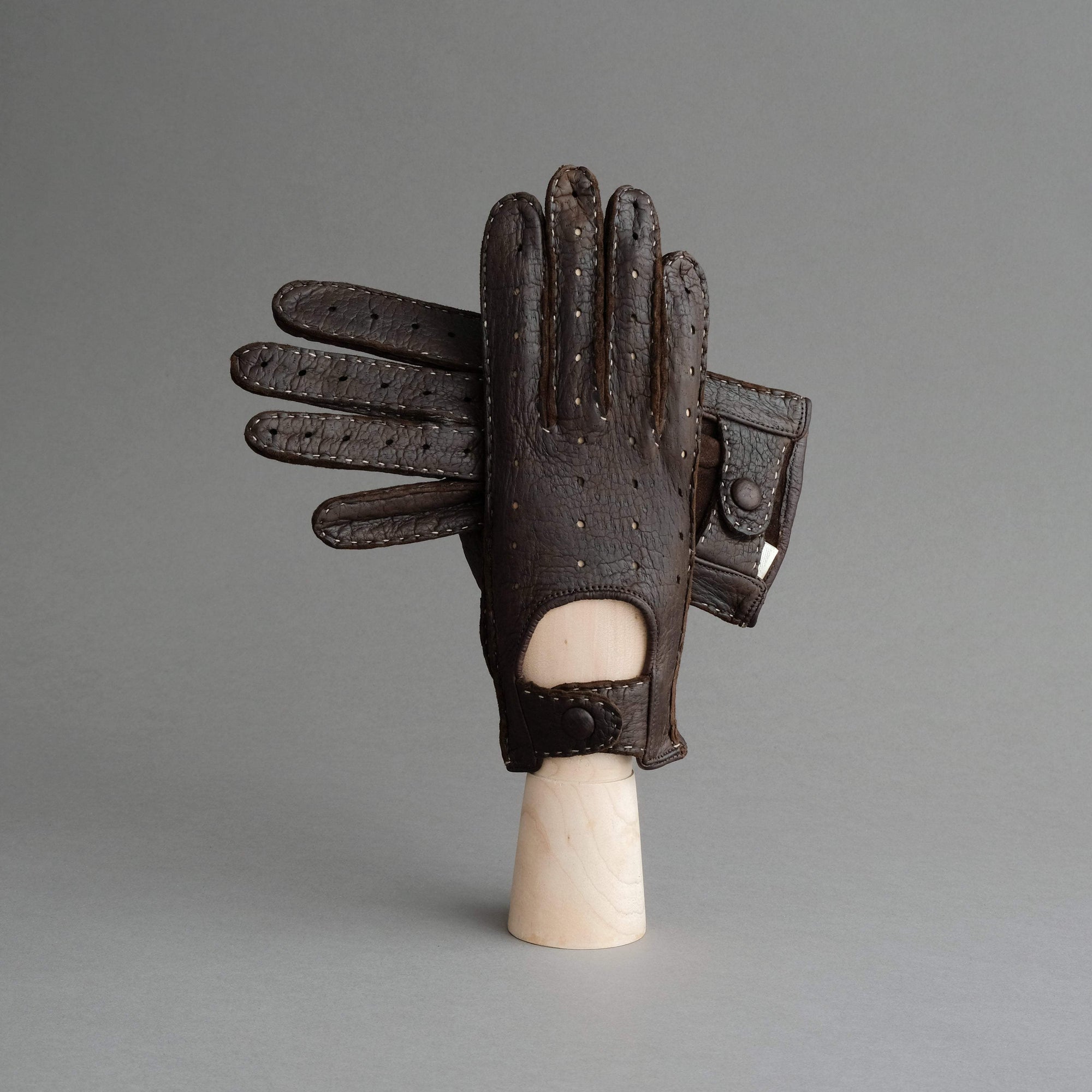 Ladies Unlined Driving Gloves From Brown Peccary Leather - TR Handschuhe Wien - Thomas Riemer Handmade Gloves