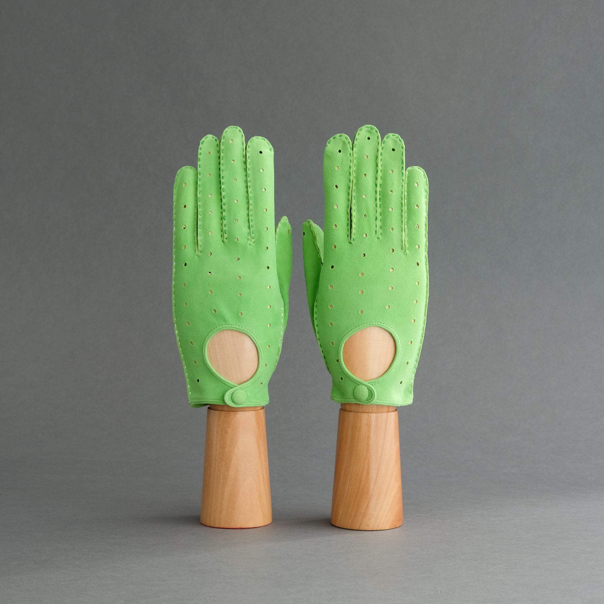 Ladies Unlined Driving Gloves From Green Reindeer Suede - TR Handschuhe Wien - Thomas Riemer Handmade Gloves