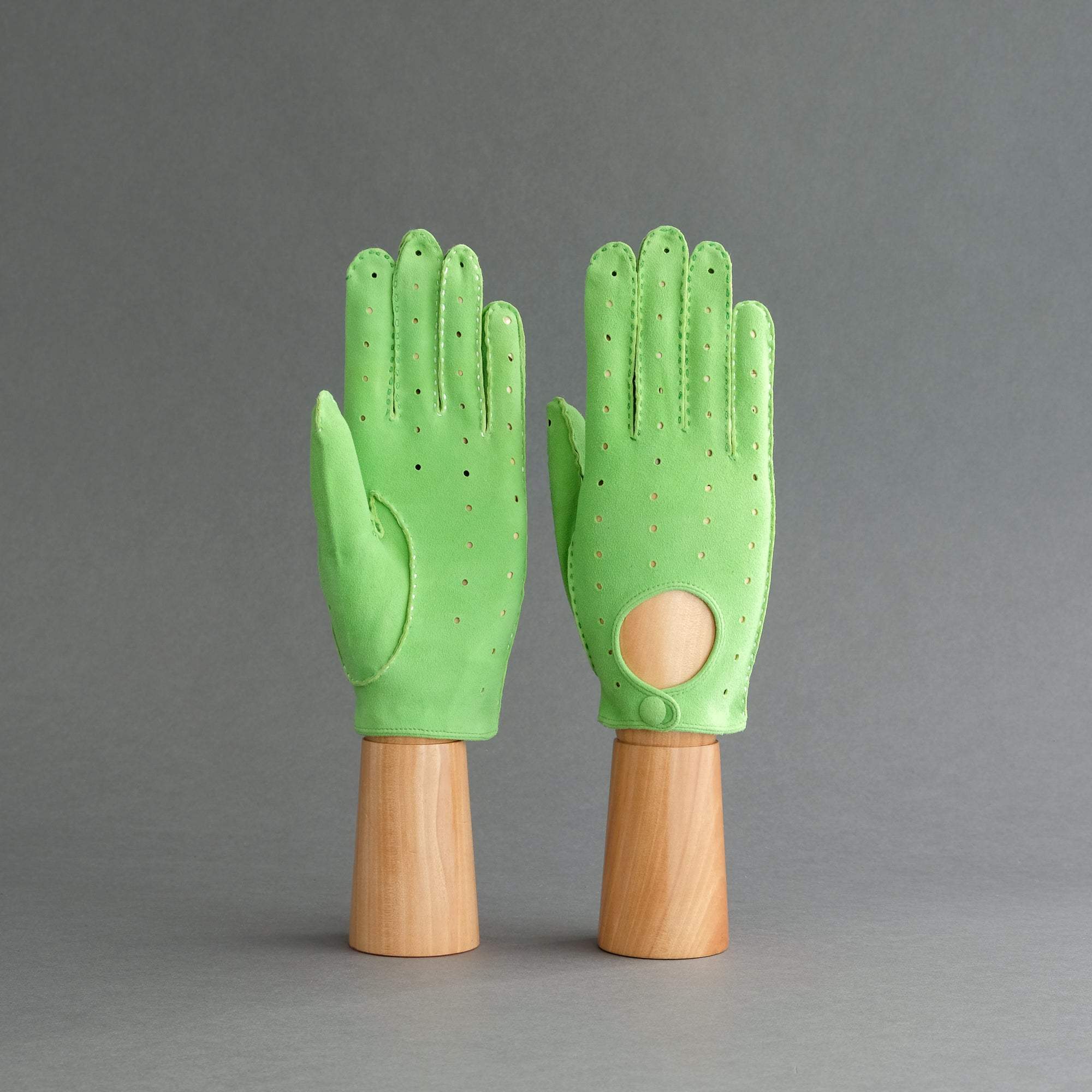 Ladies Unlined Driving Gloves From Green Reindeer Suede - TR Handschuhe Wien - Thomas Riemer Handmade Gloves